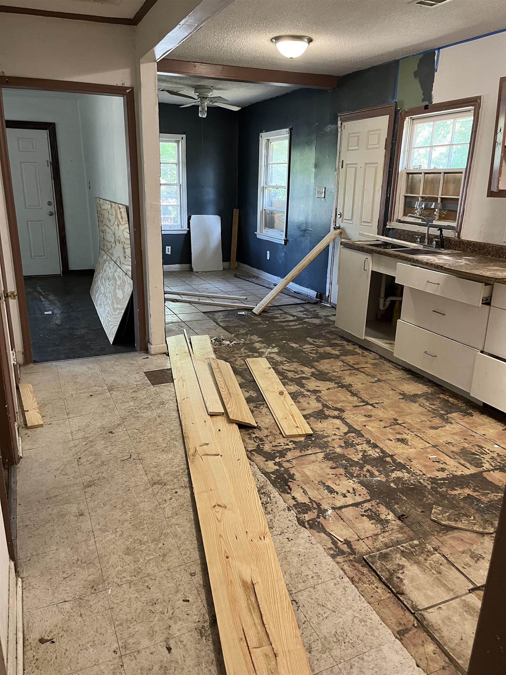 1023 Oakview St Property Photo 3