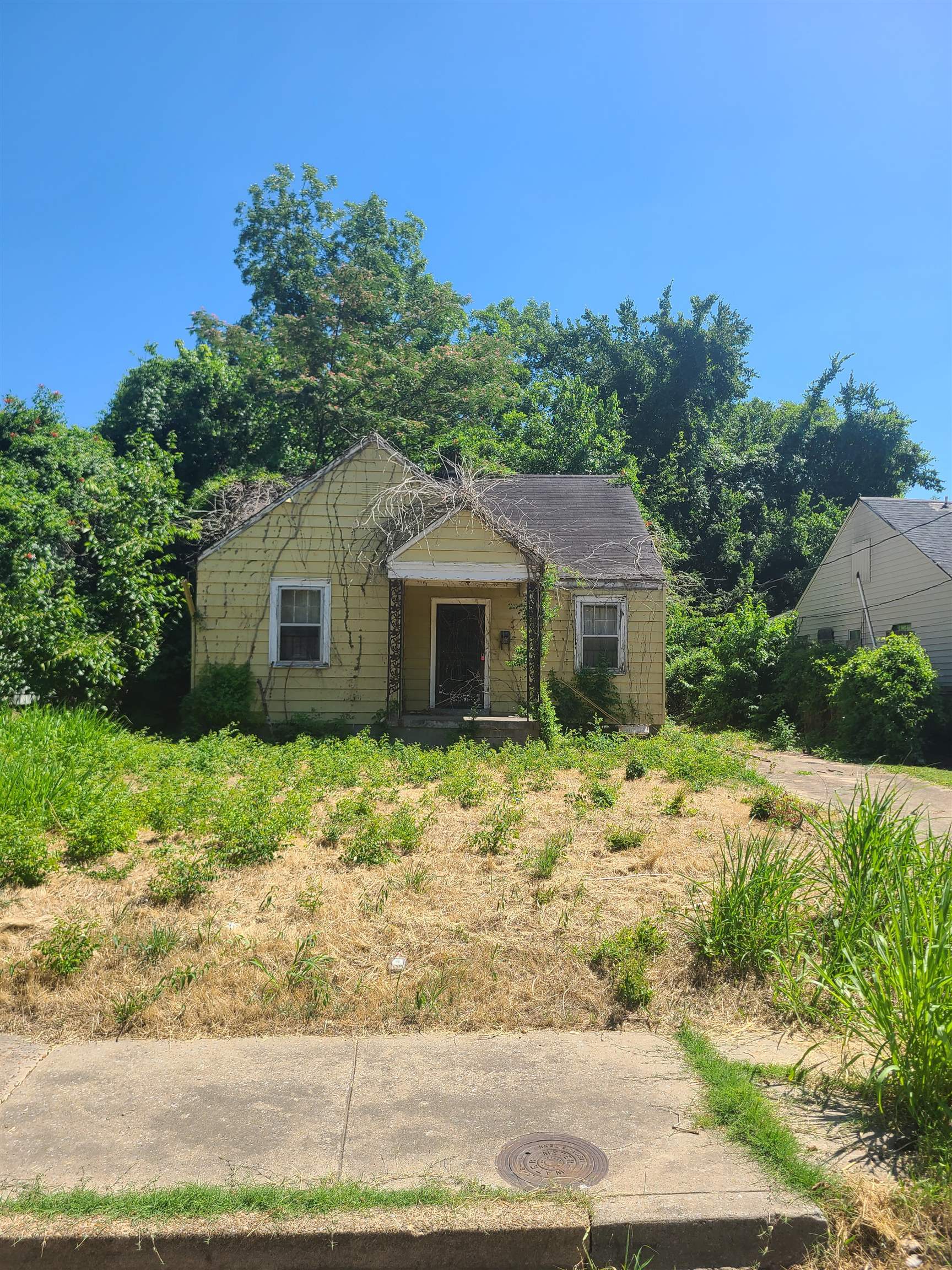 2563 SNOWDEN AVE Property Photo 1