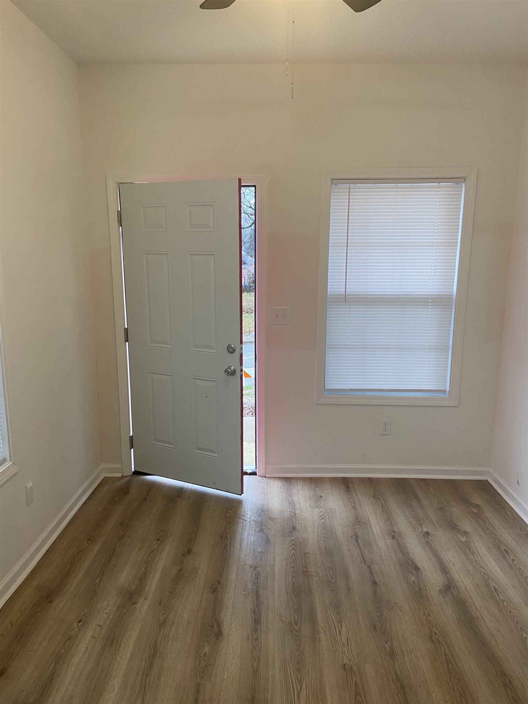 1435 Hyde Park Blvd Property Photo 3