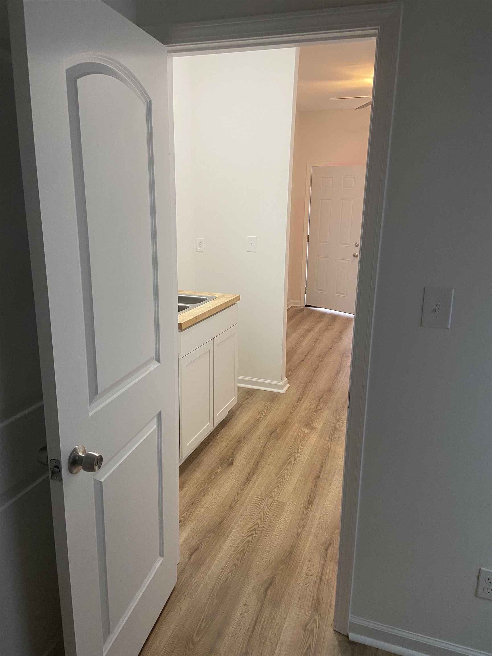 1435 Hyde Park Blvd Property Photo 7