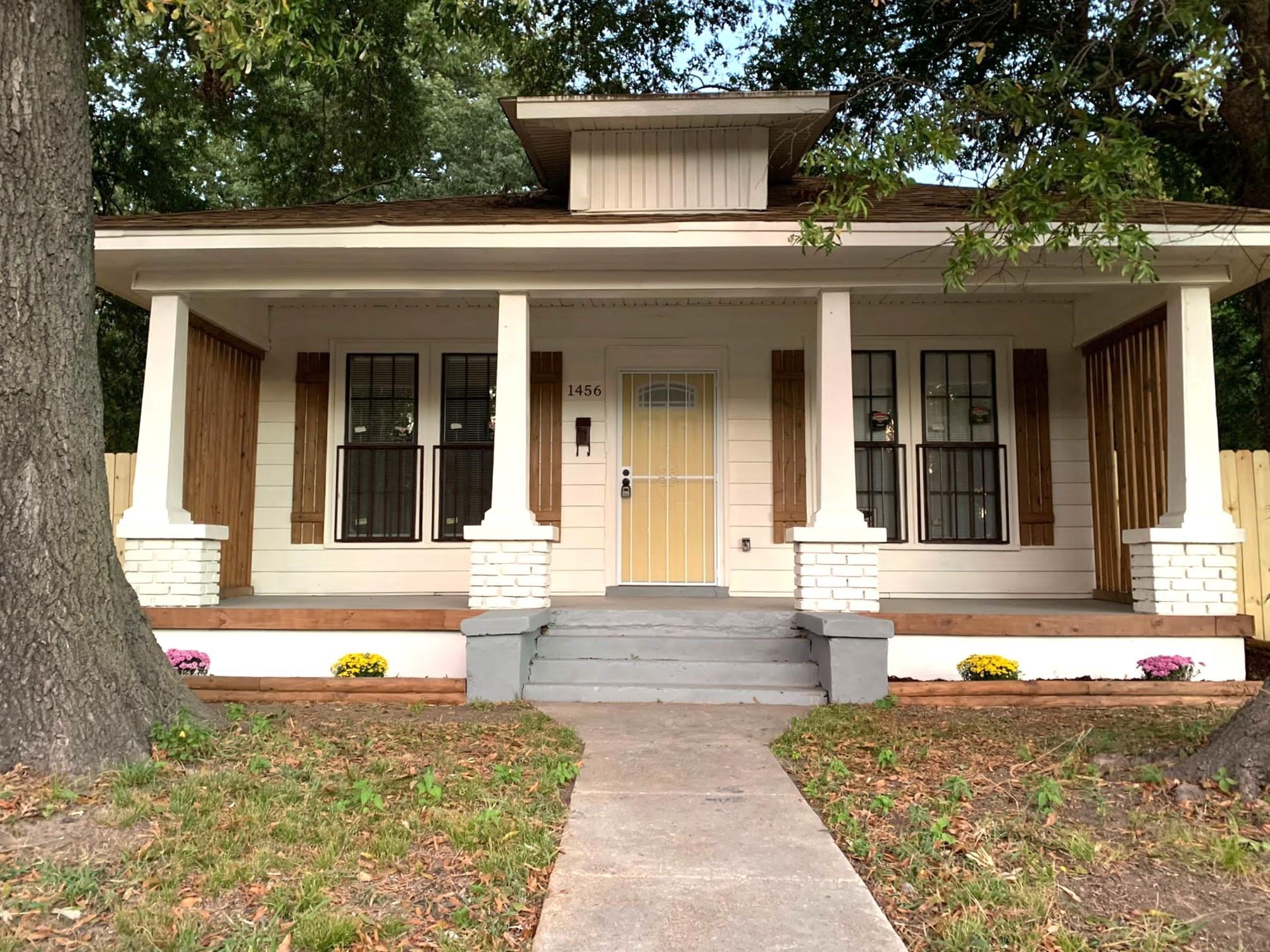 1456 N HOLLYWOOD ST Property Photo 1