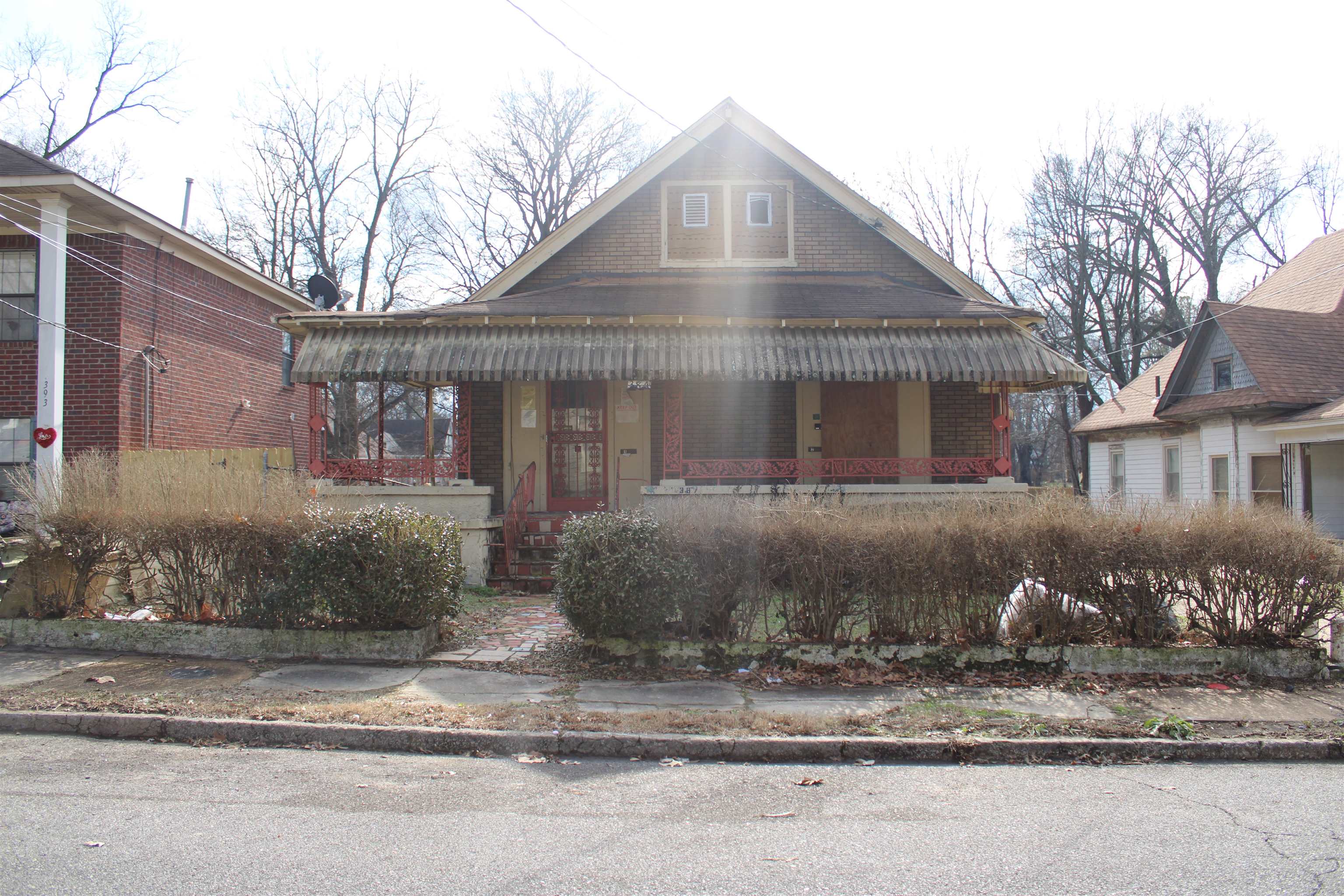 387 GASTON AVE Property Photo 1