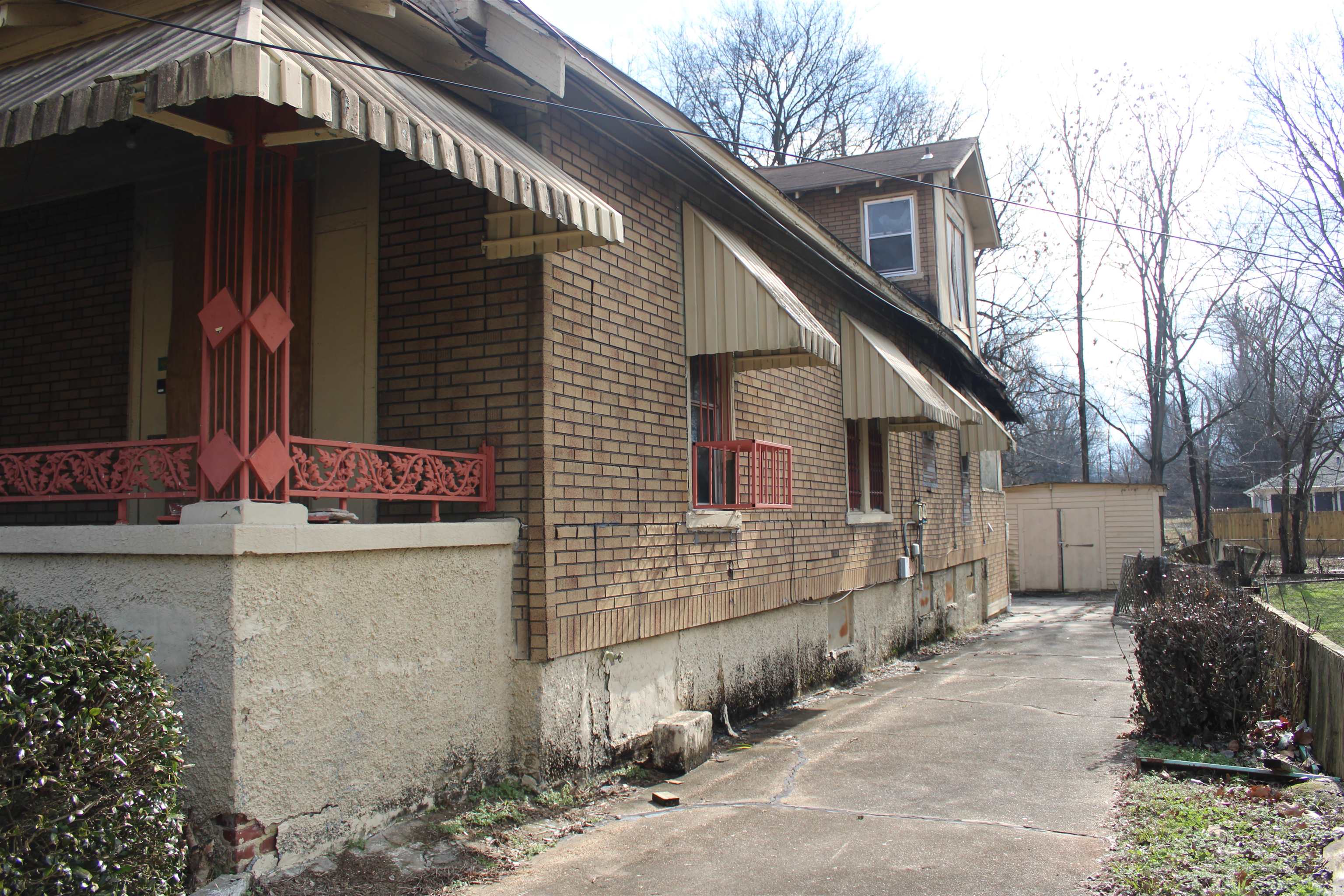 387 Gaston Ave Property Photo 2