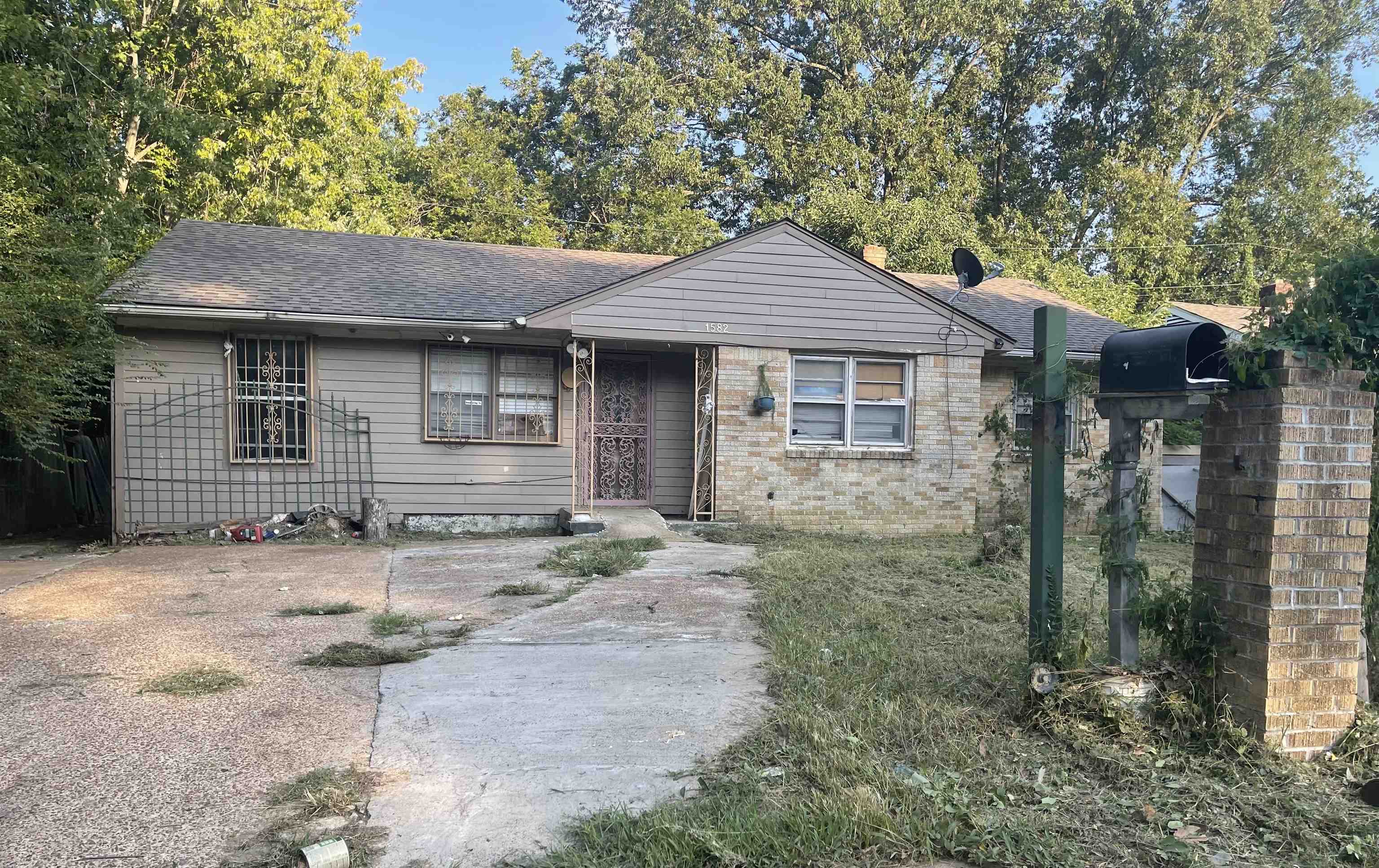 1582 PATTERSON ST Property Photo 1