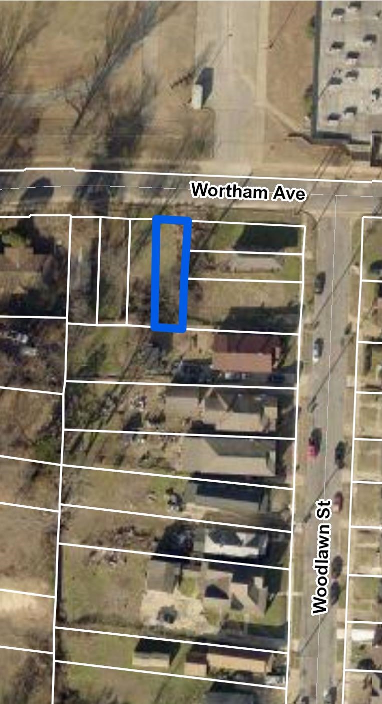 707 Wortham Ave Property Photo 2