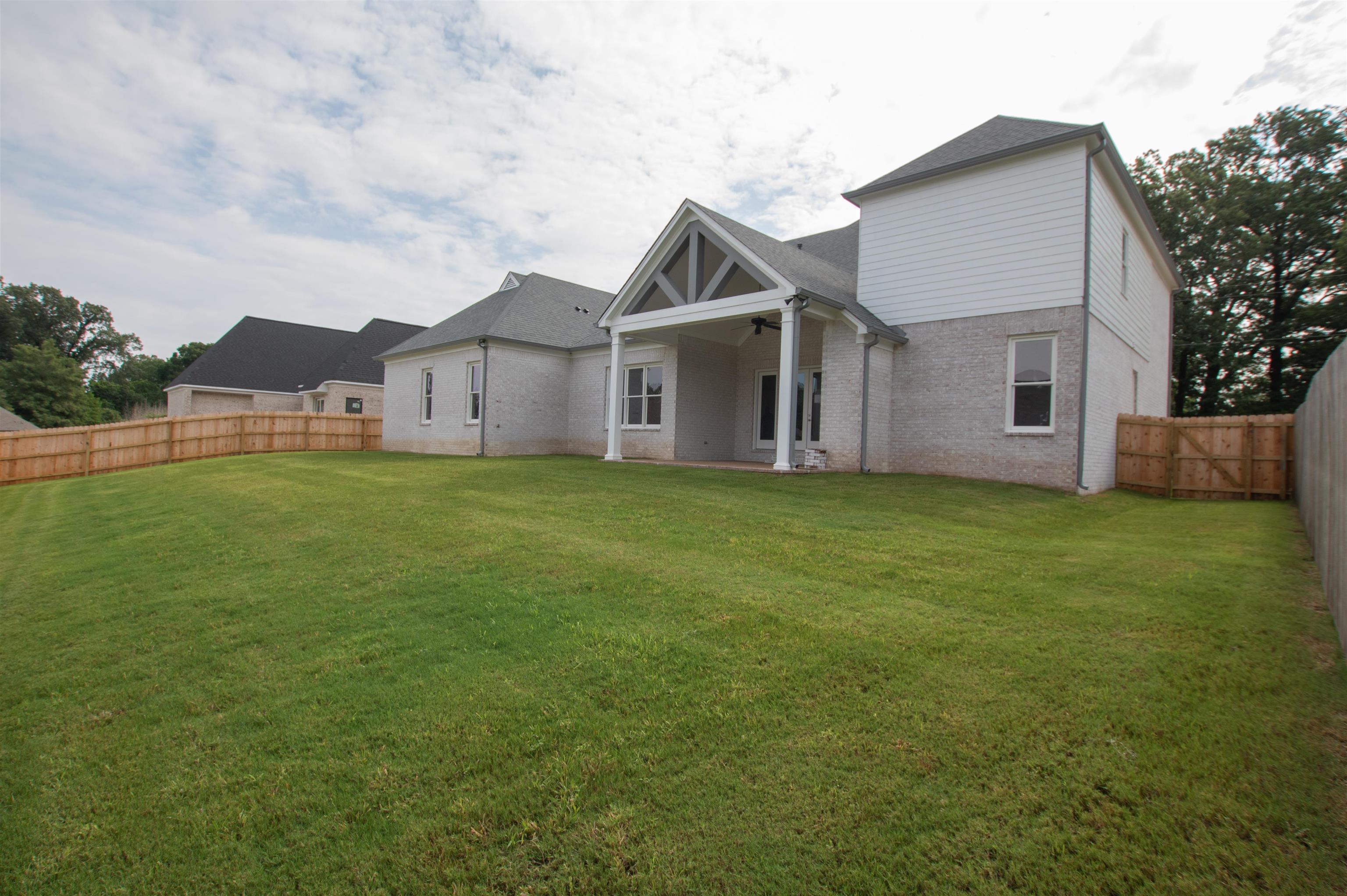 2611 Moore Rd Property Photo 6