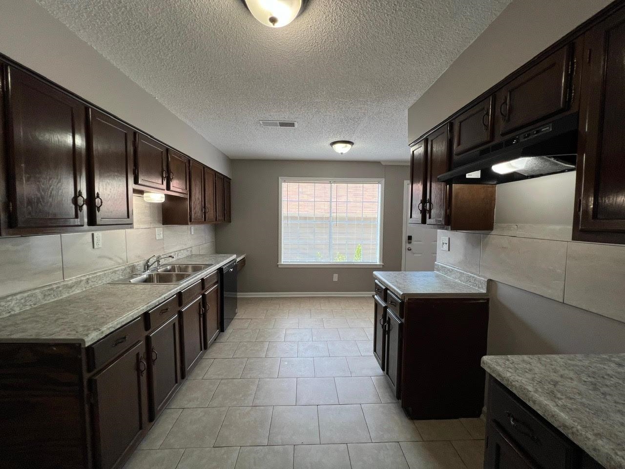 5995 Lofty Oak Dr 5995 Property Photo 3