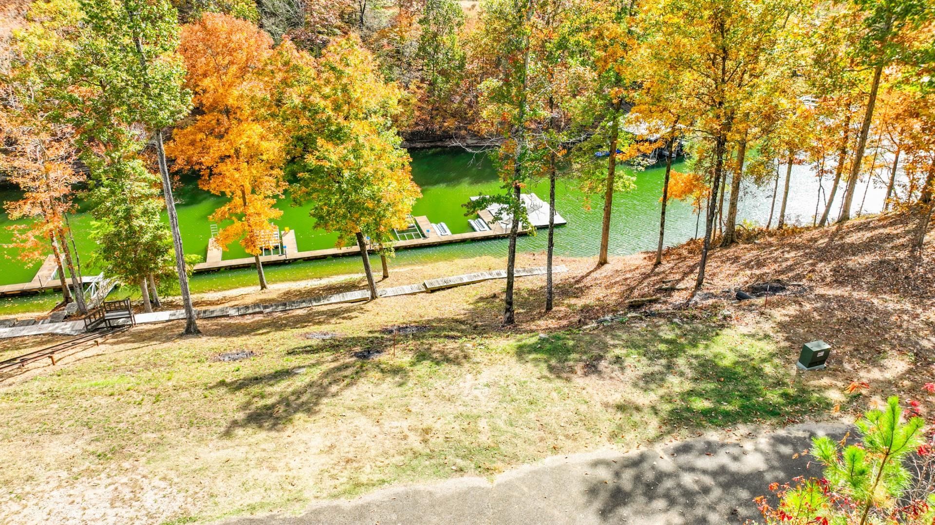 12 Breezey Pt Property Photo 10