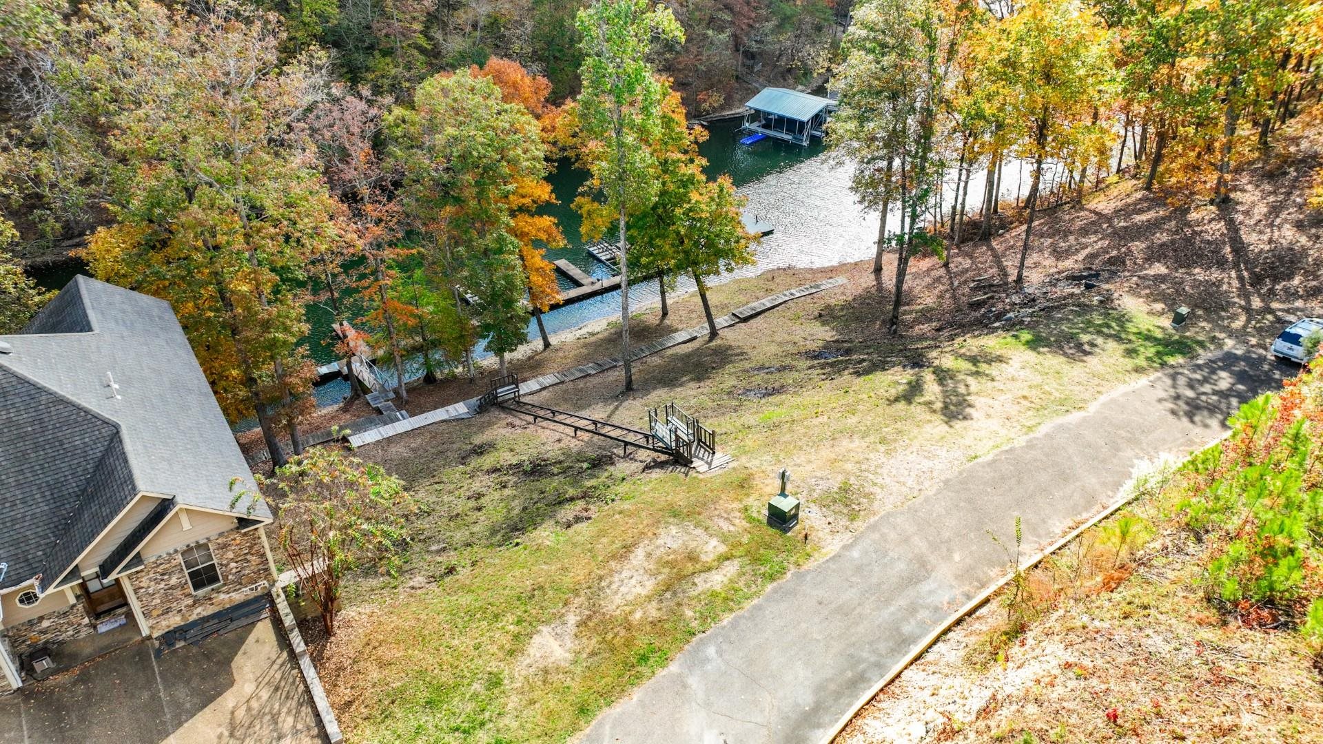 12 Breezey Pt Property Photo 13