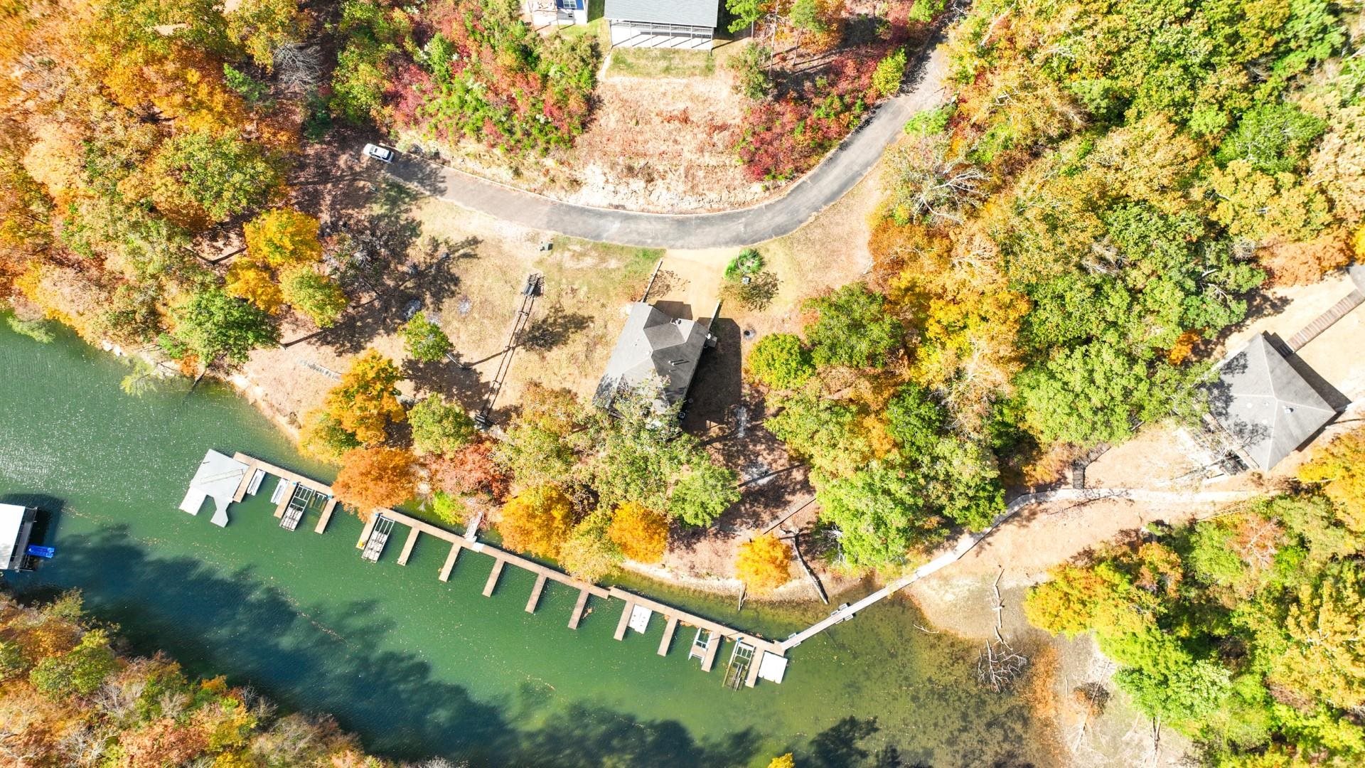 123 Breezey Pt Property Photo 9