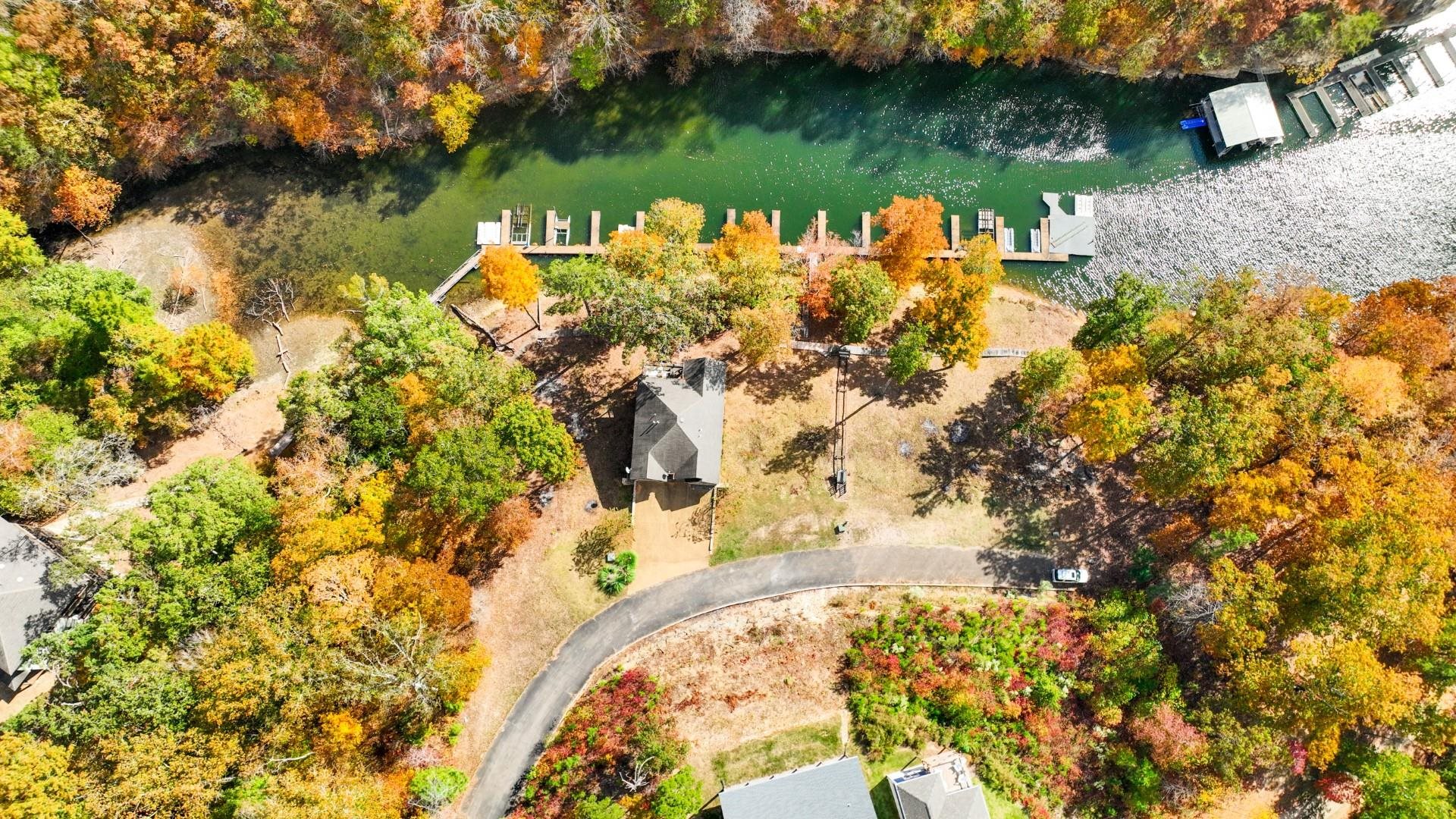 123 Breezey Pt Property Photo 13