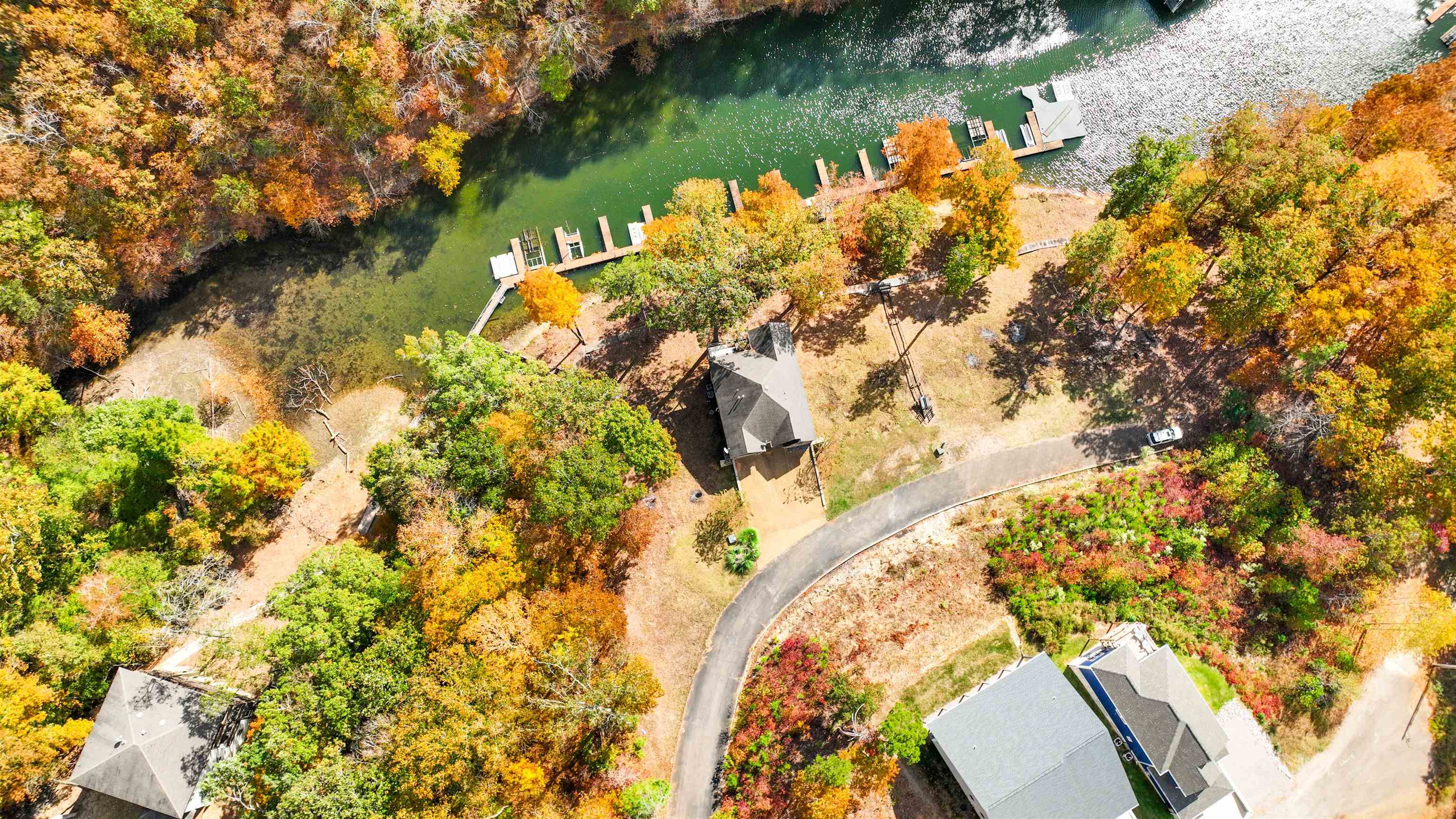 6 Breezey Pt Property Photo 3