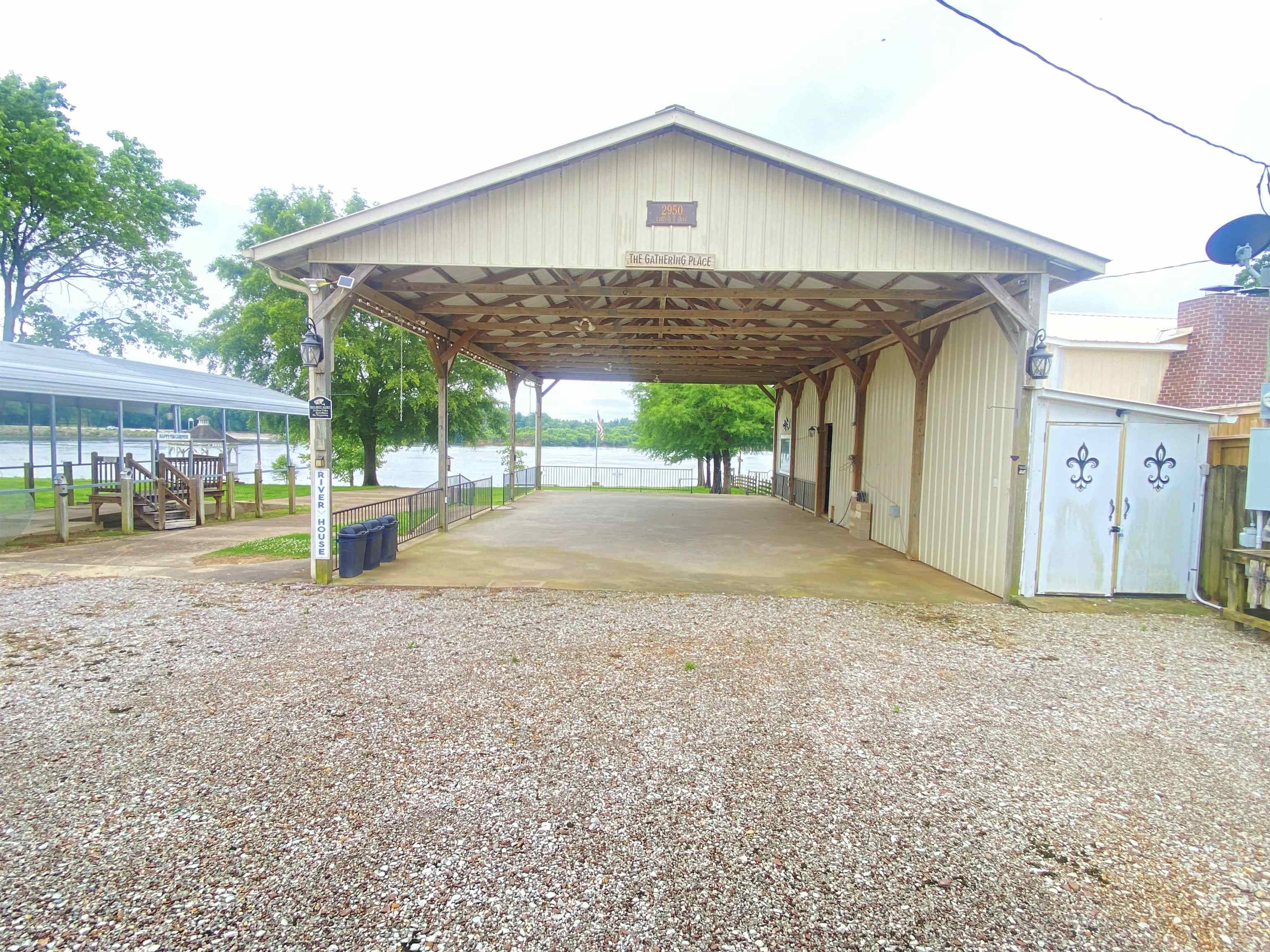 2950 Catfish Ln Property Photo 8