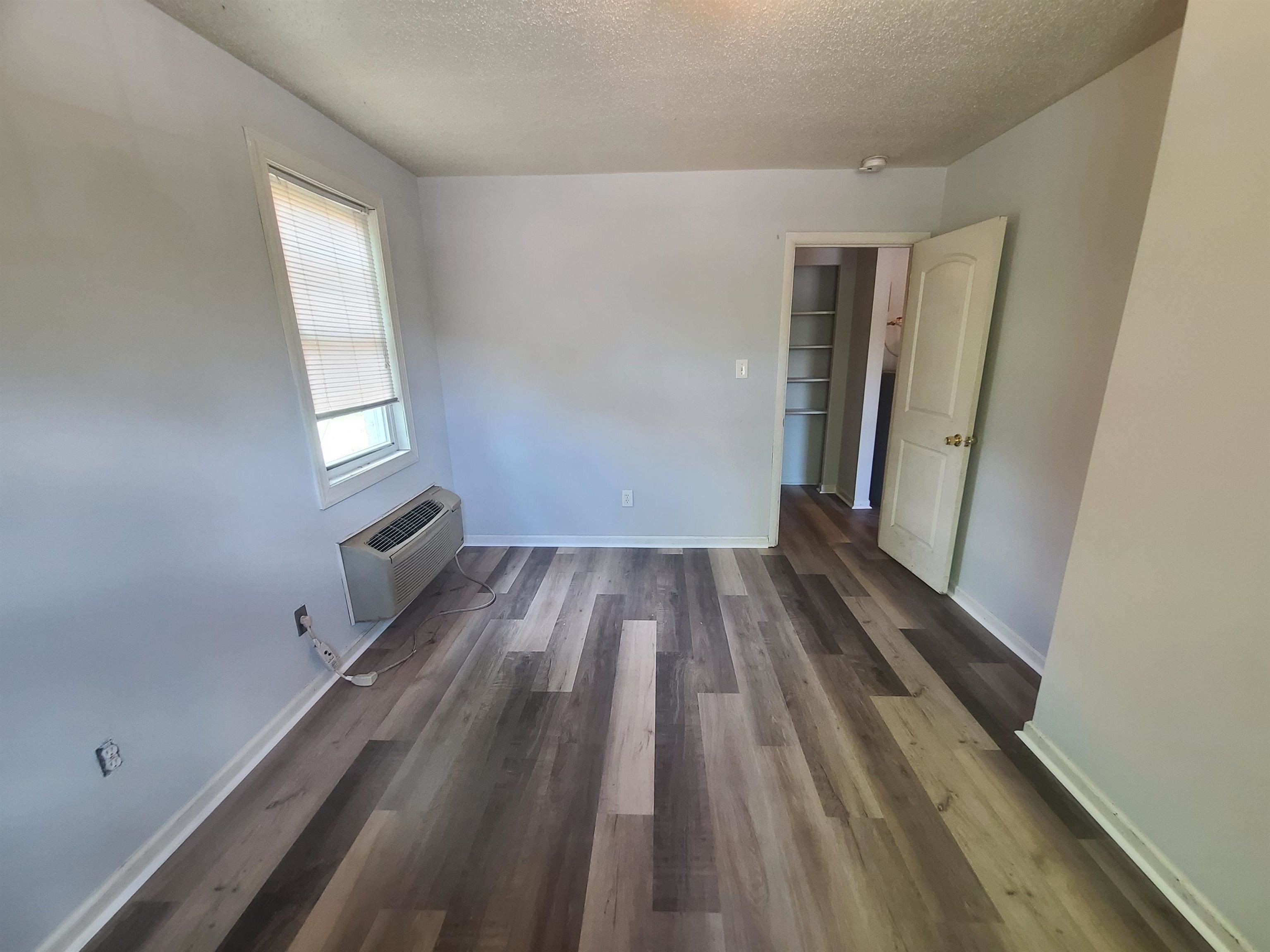 374 N Dunlap St Property Photo 6