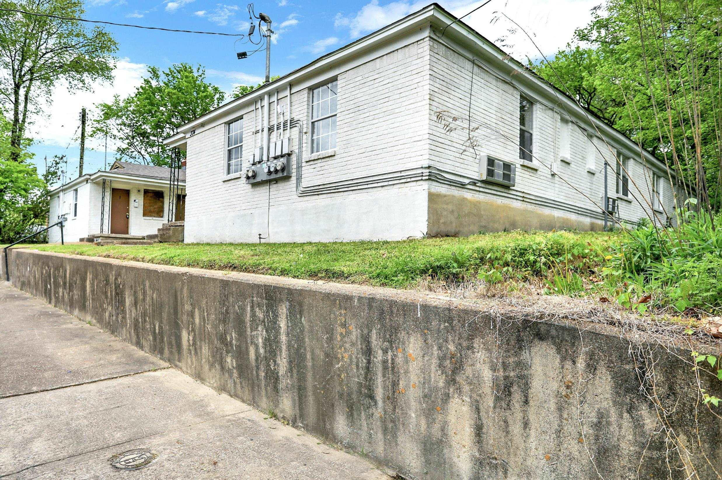 374 N Dunlap St Property Photo 21
