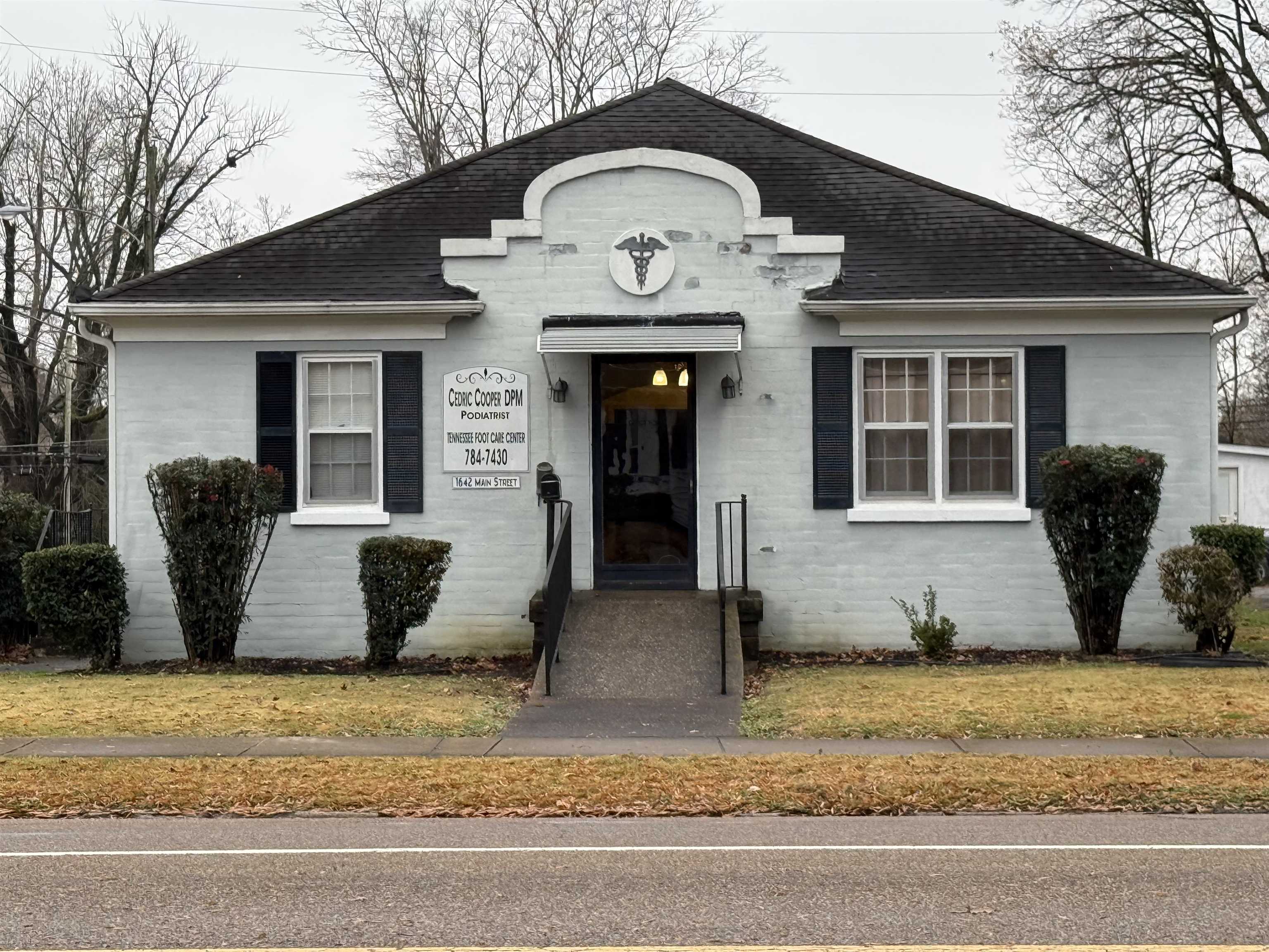 1642 E MAIN ST