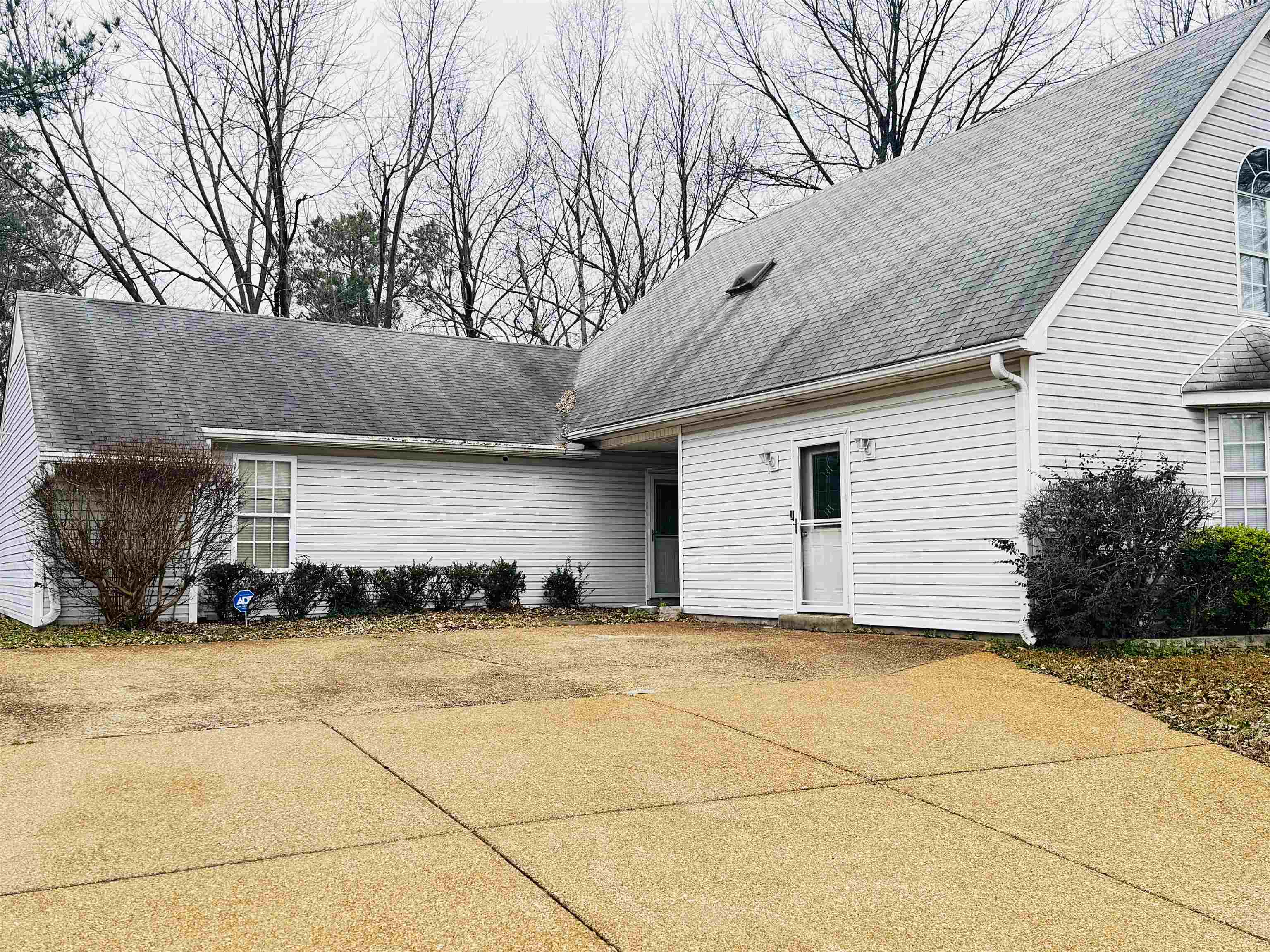 6043 Harvest Hill Cv Property Photo 3