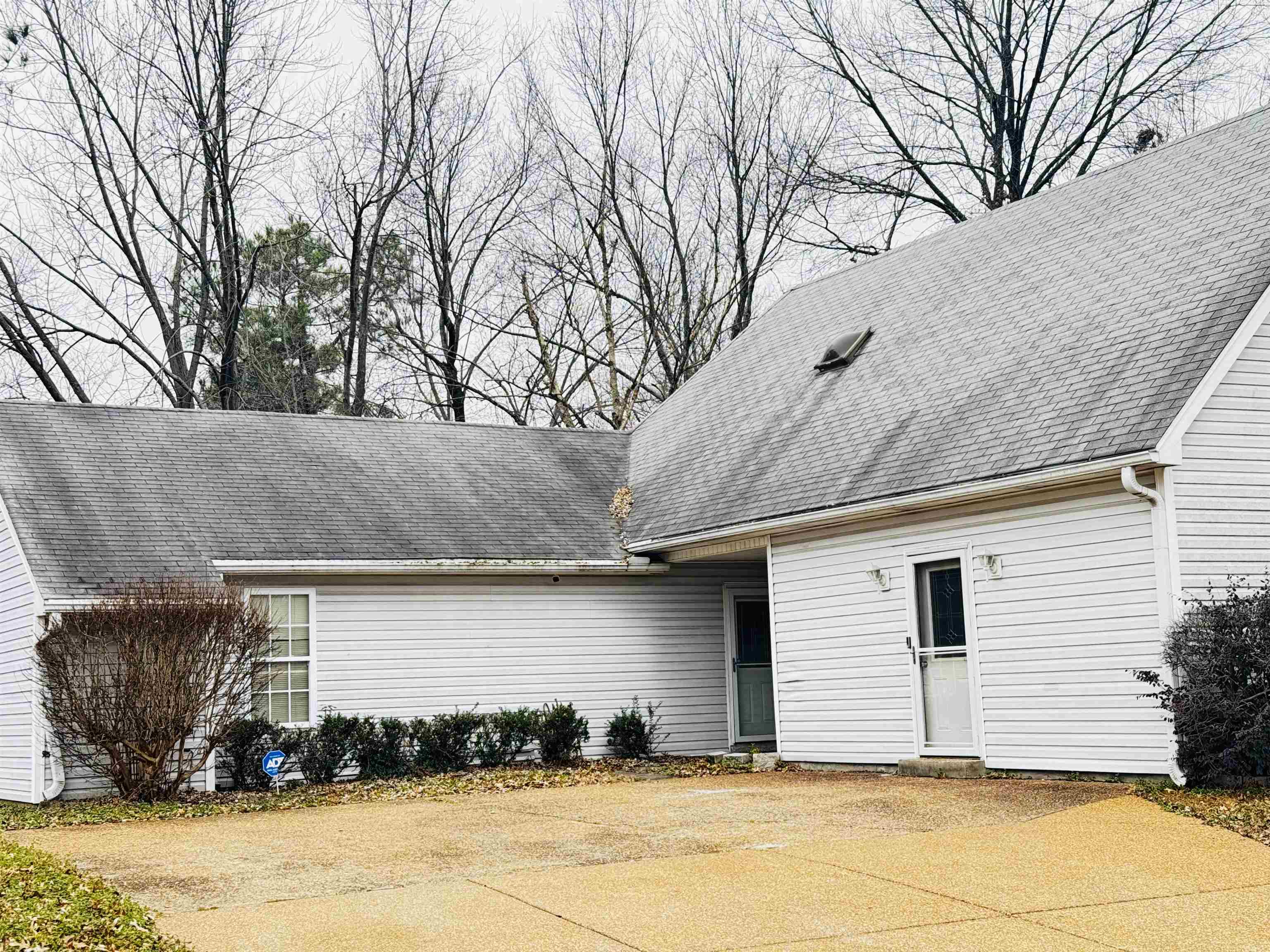 6043 Harvest Hill Cv Property Photo 4