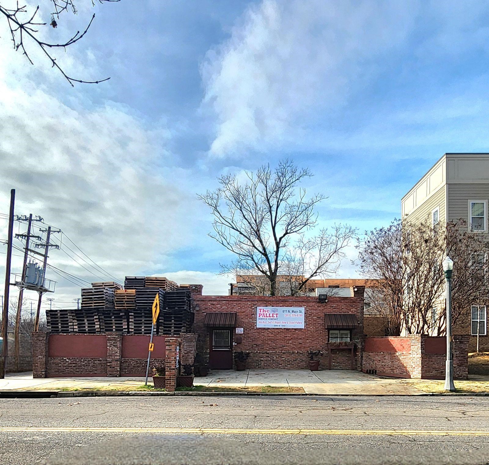 611 N Main St Property Photo 2