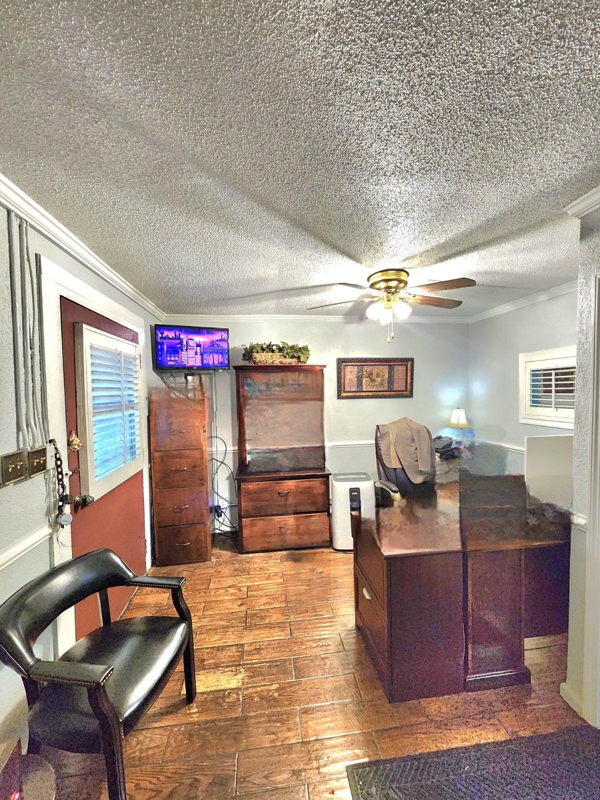 611 N Main St Property Photo 23
