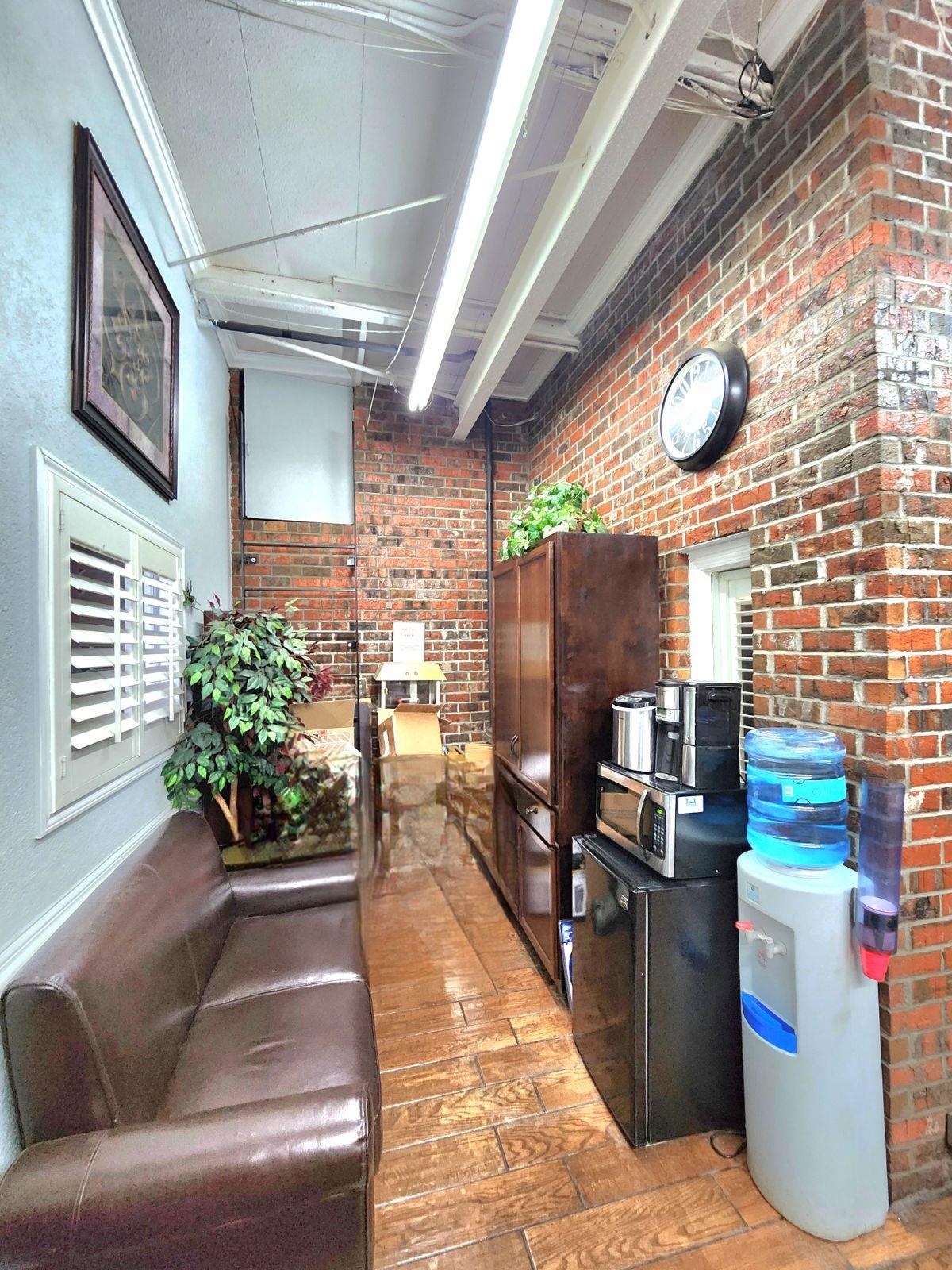 611 N Main St Property Photo 26