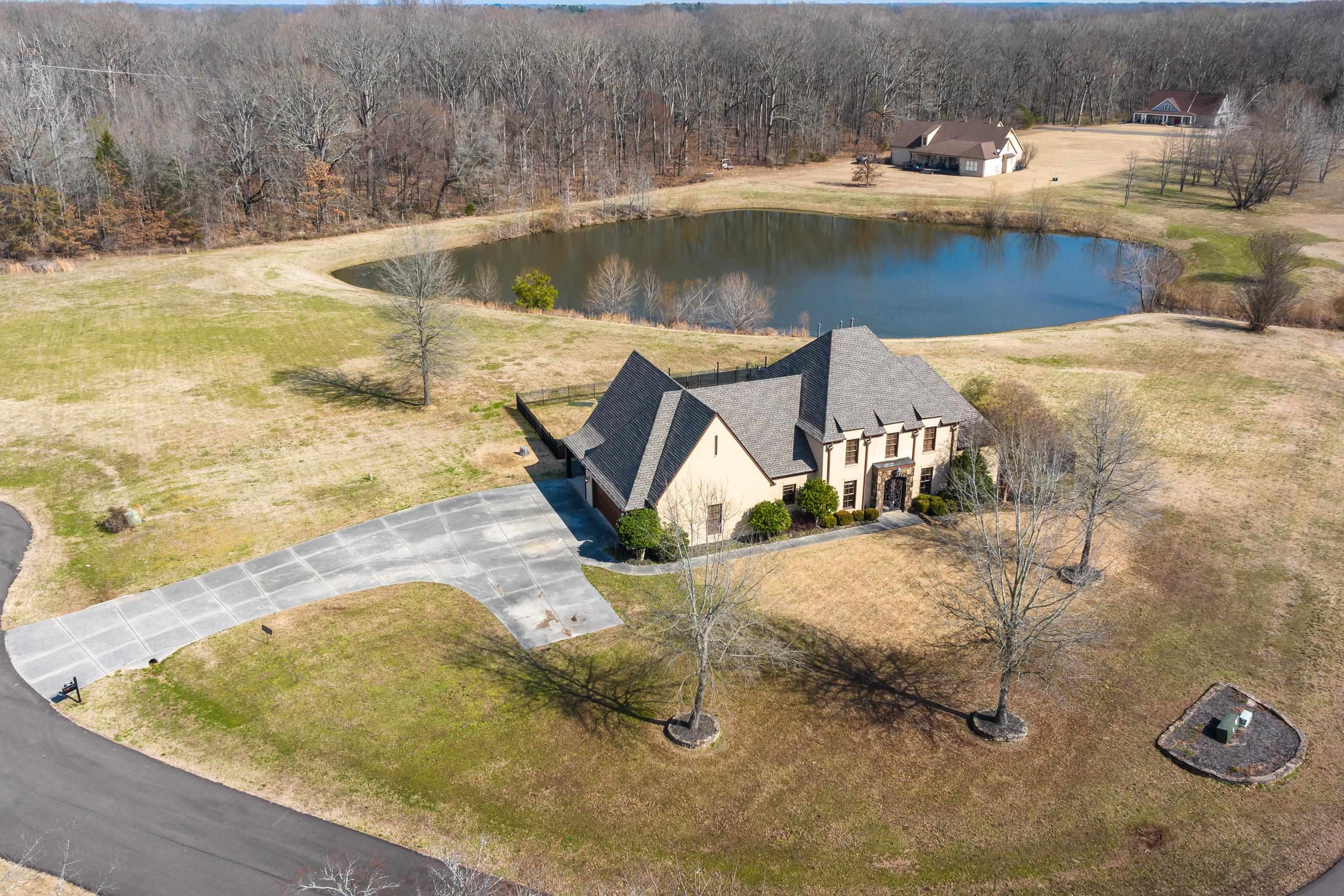 630 Lone Oak Dr Property Photo 1
