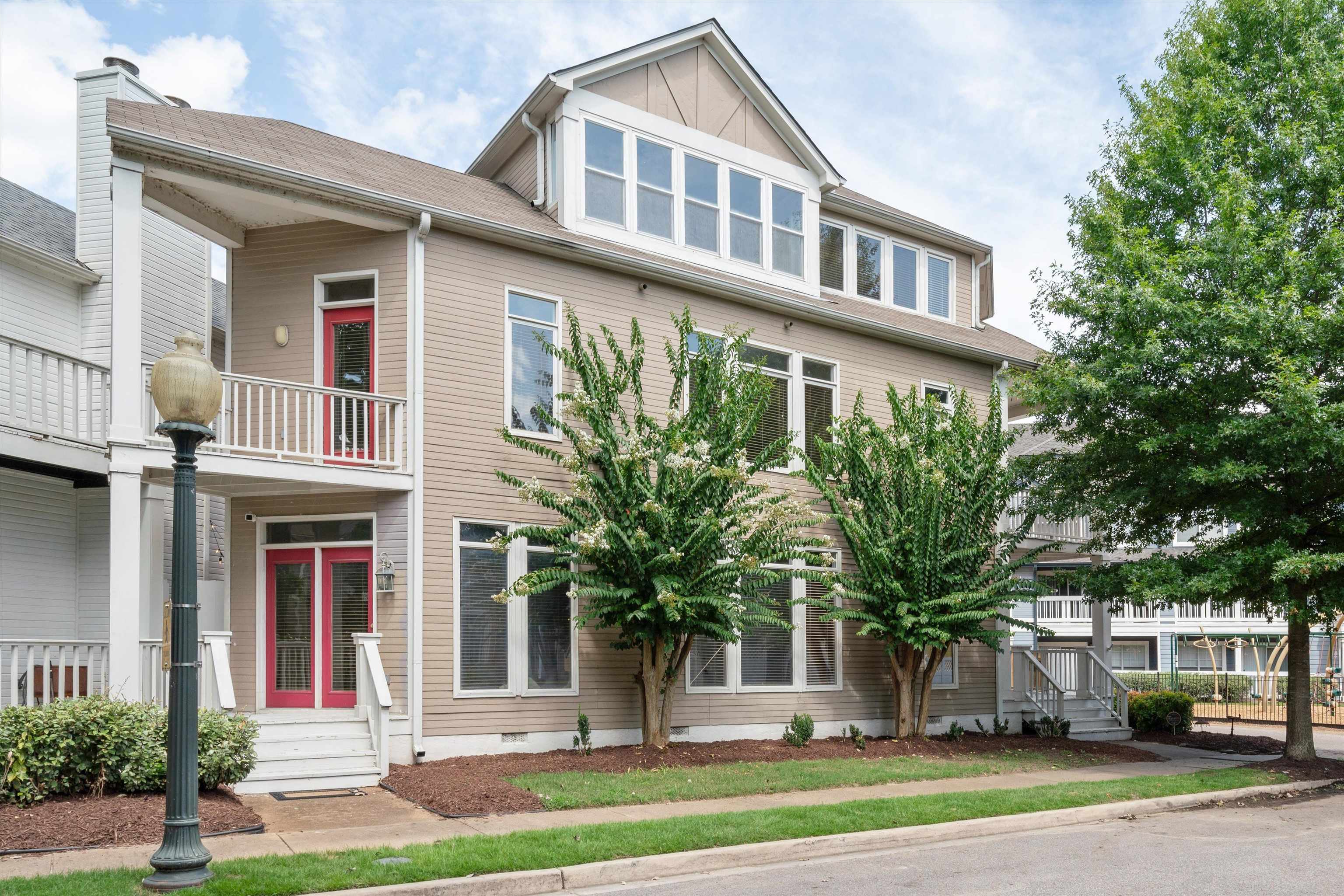 1003 Island Park Cir Property Photo 1