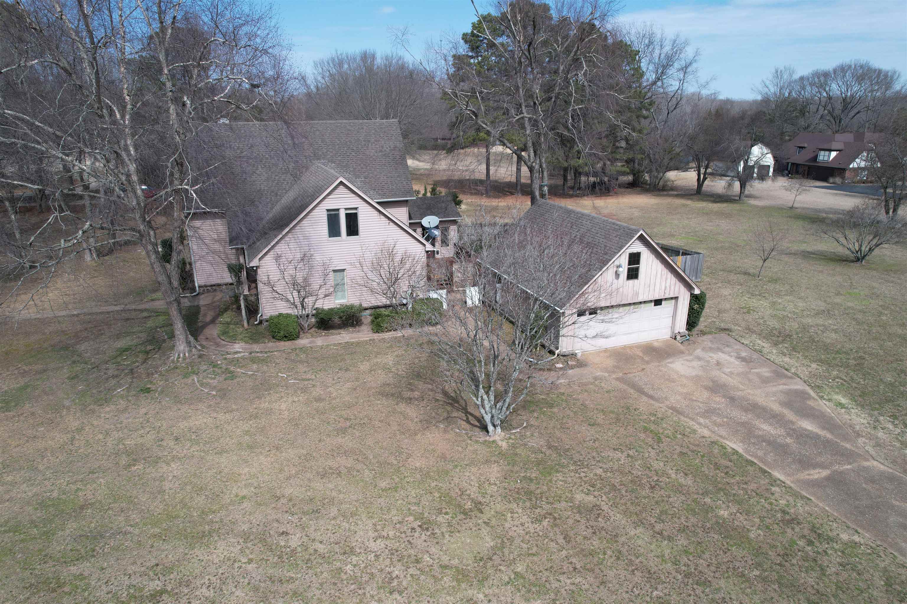 4590 Whiteoaks Ln Property Photo 1