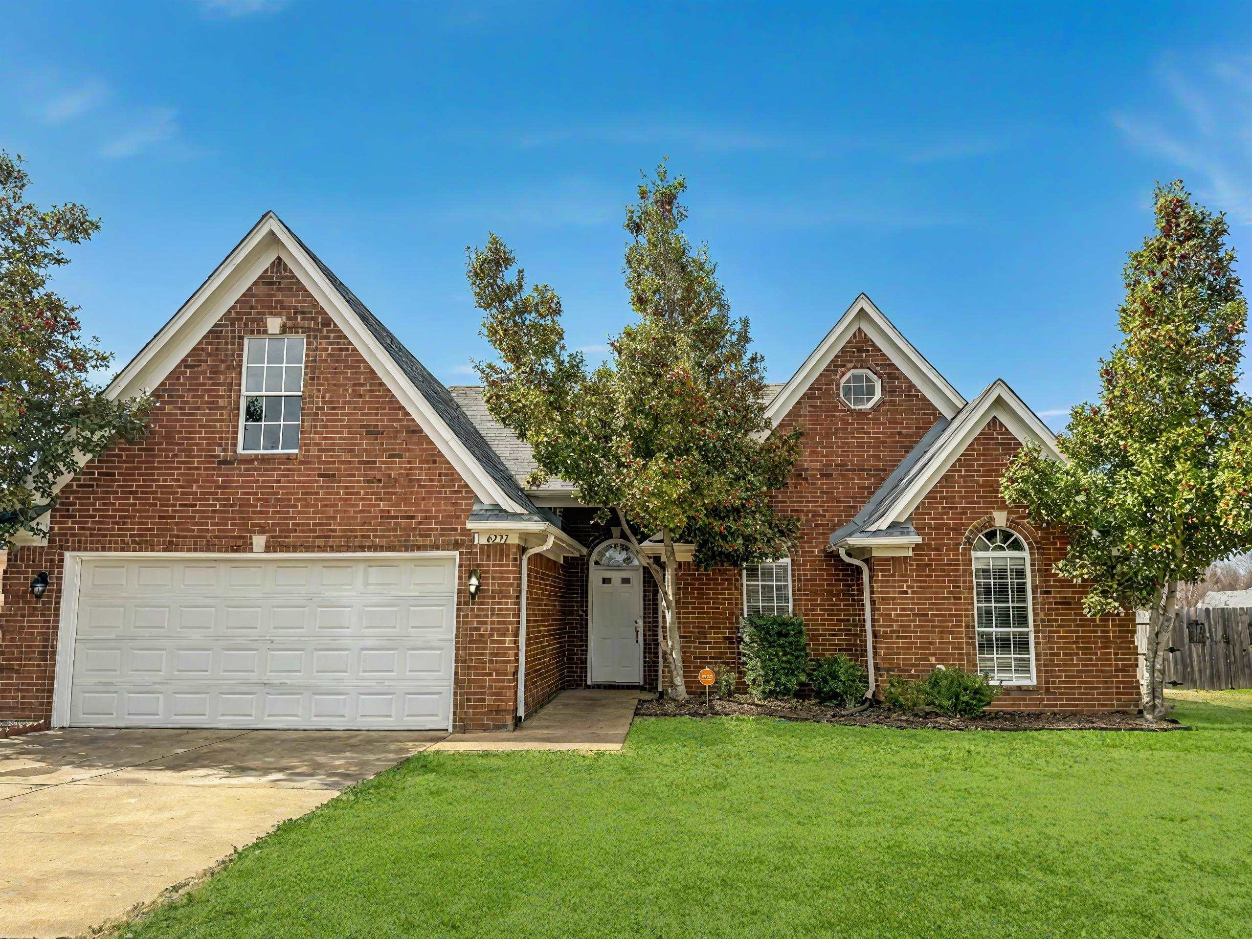 6237 N Ravenwood Park Dr Property Photo 1