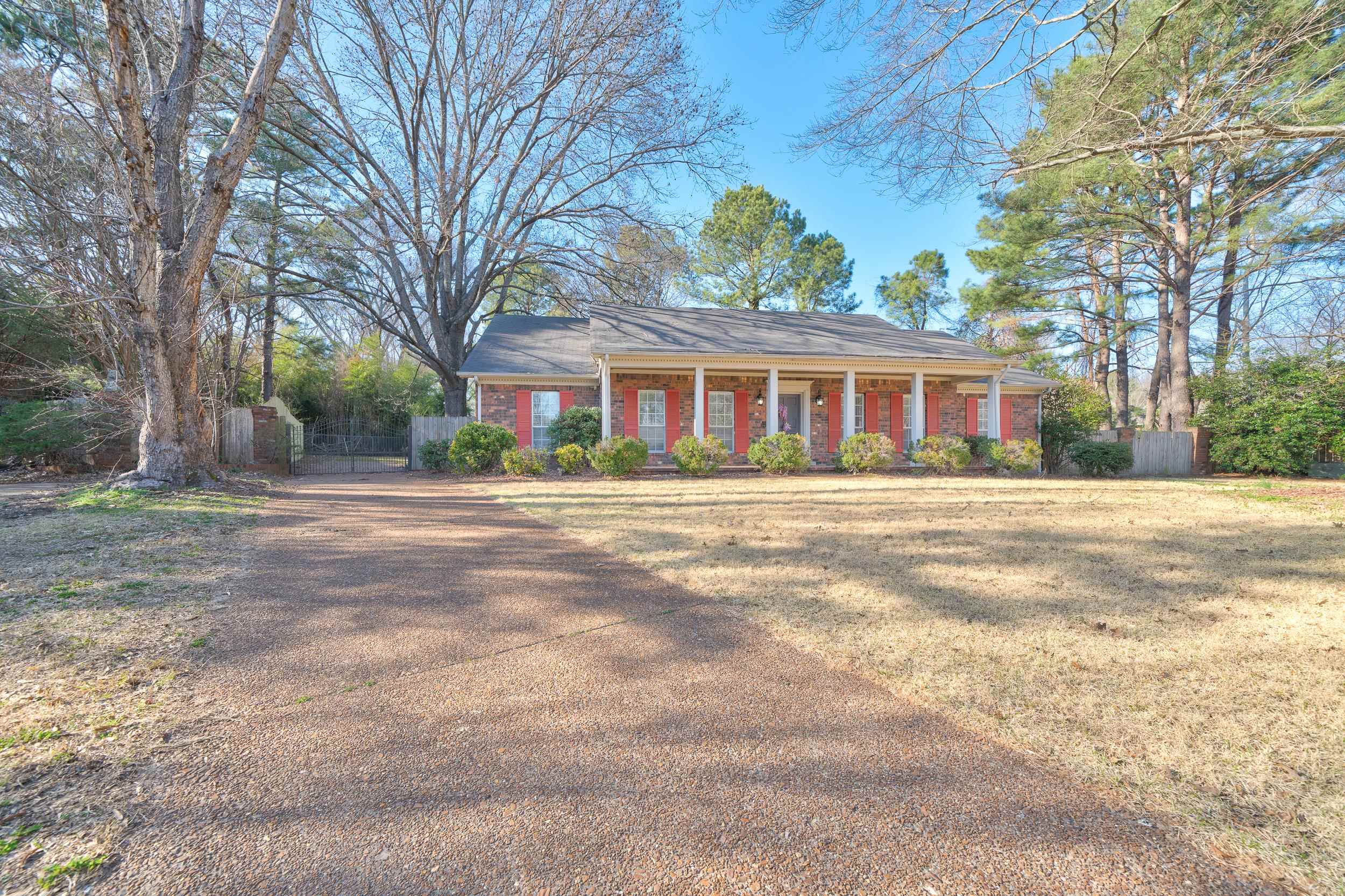 2947 Pangbourne Dr Property Photo 1