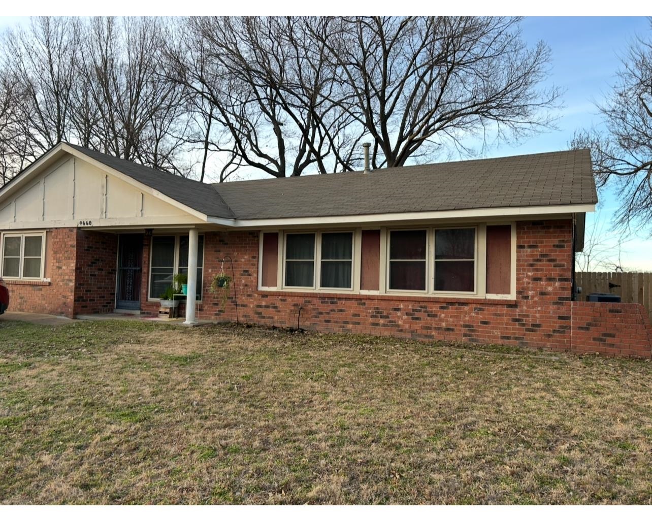 4660 Vincent Rd Property Photo 1