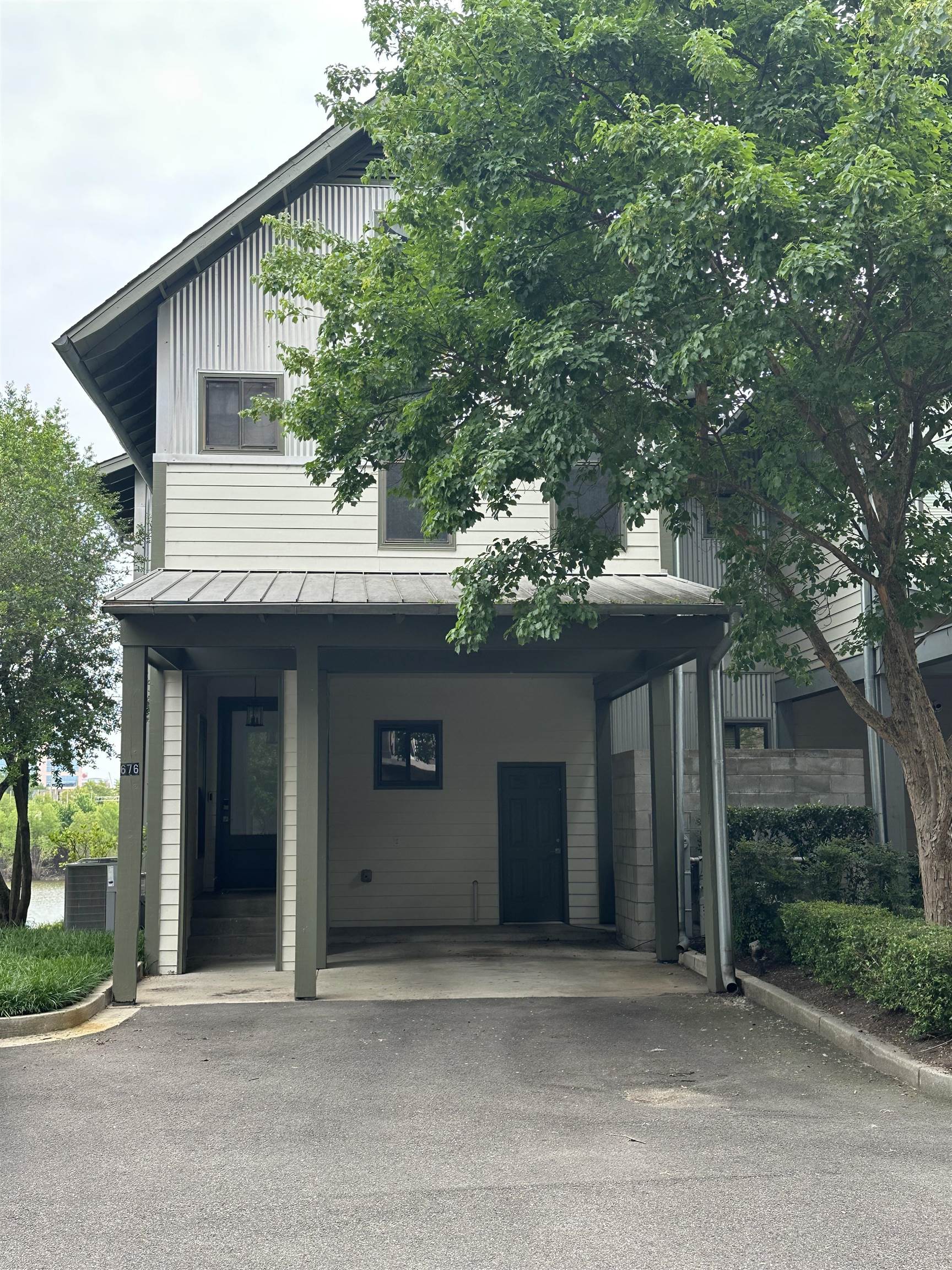 676 Marina Cottage Dr Property Photo 1