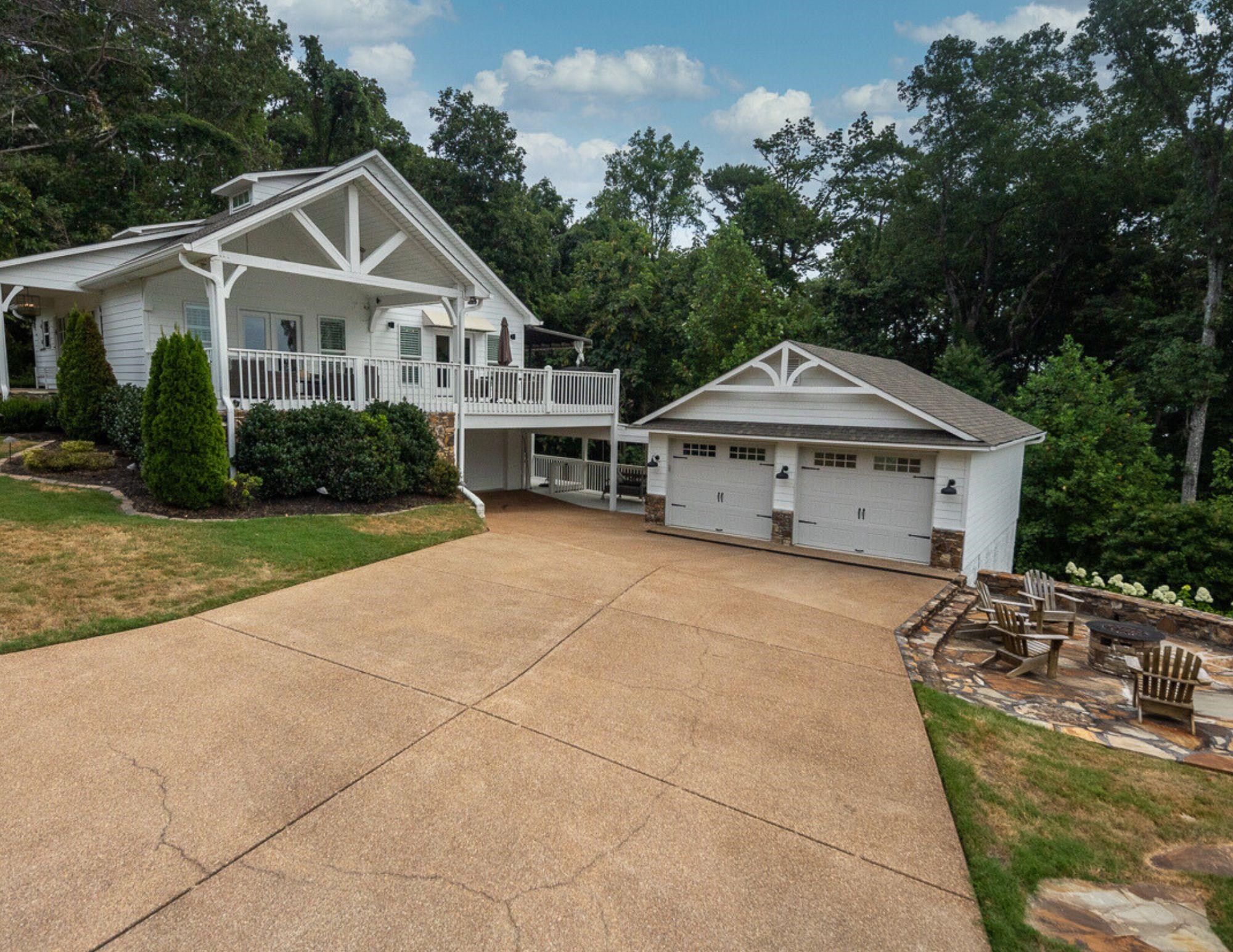 455 Lakeshore Dr Property Photo 7