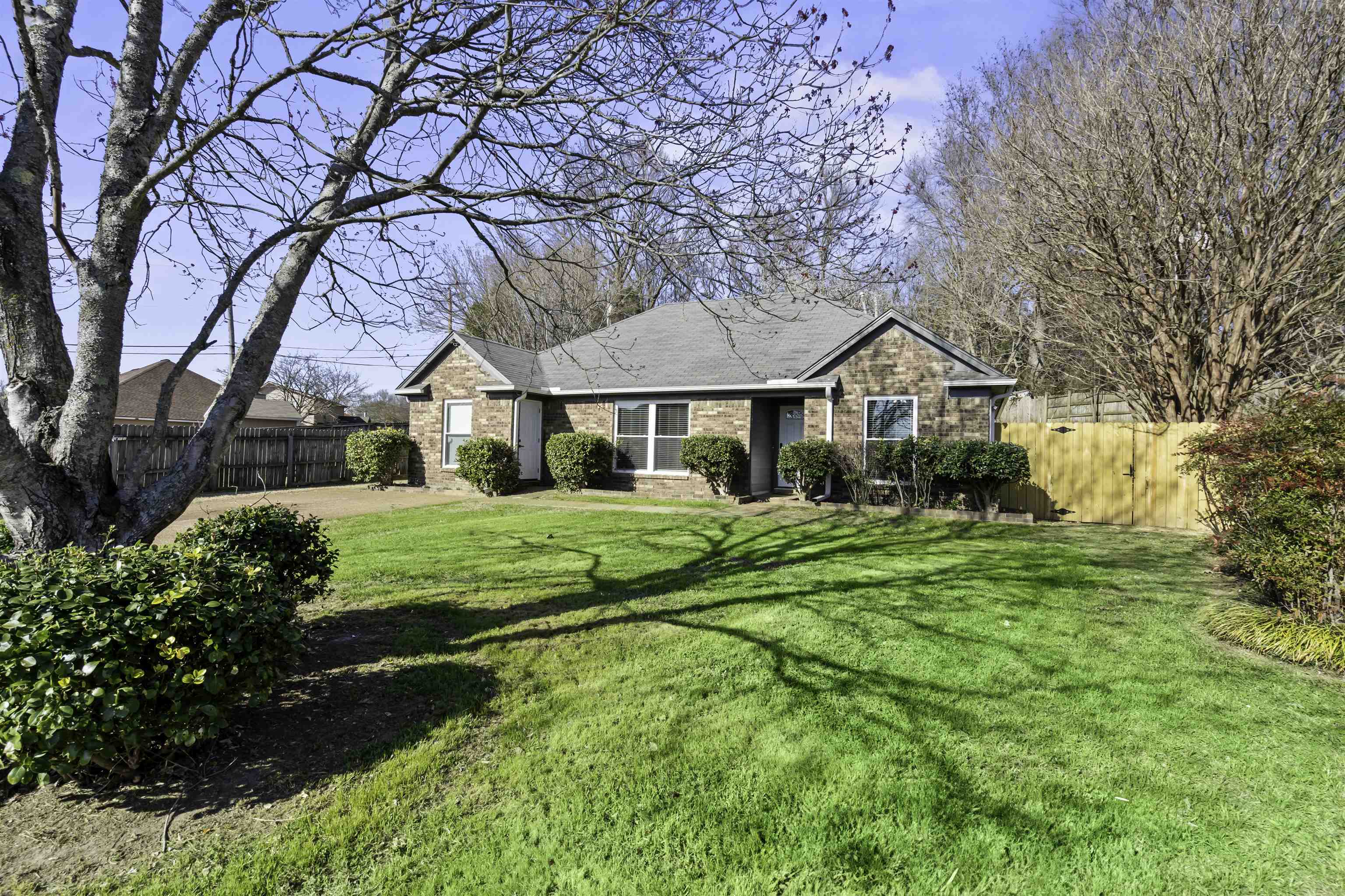 7050 Laura Cir N Property Photo 1