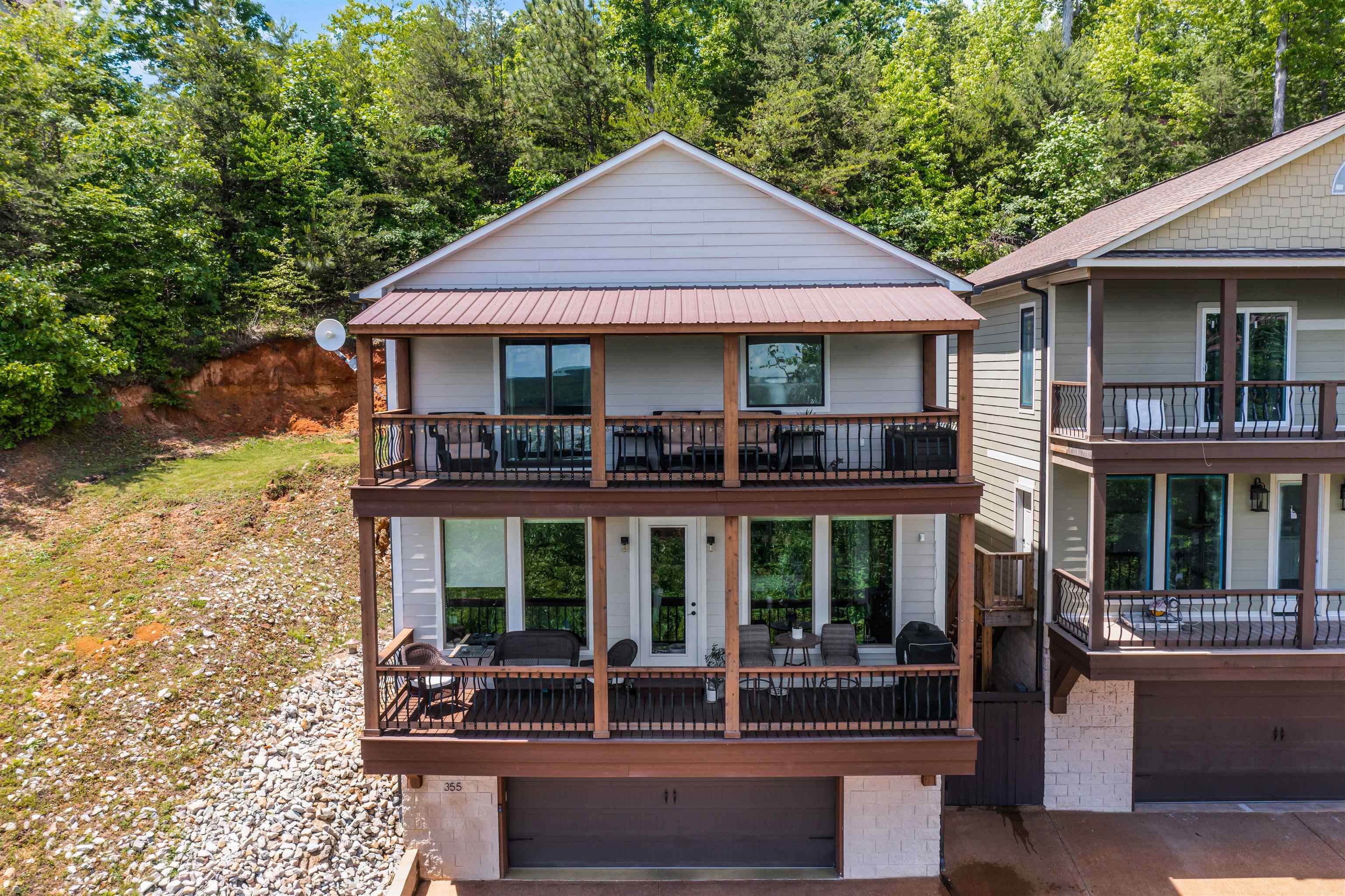 355 High Pointe Dr Property Photo