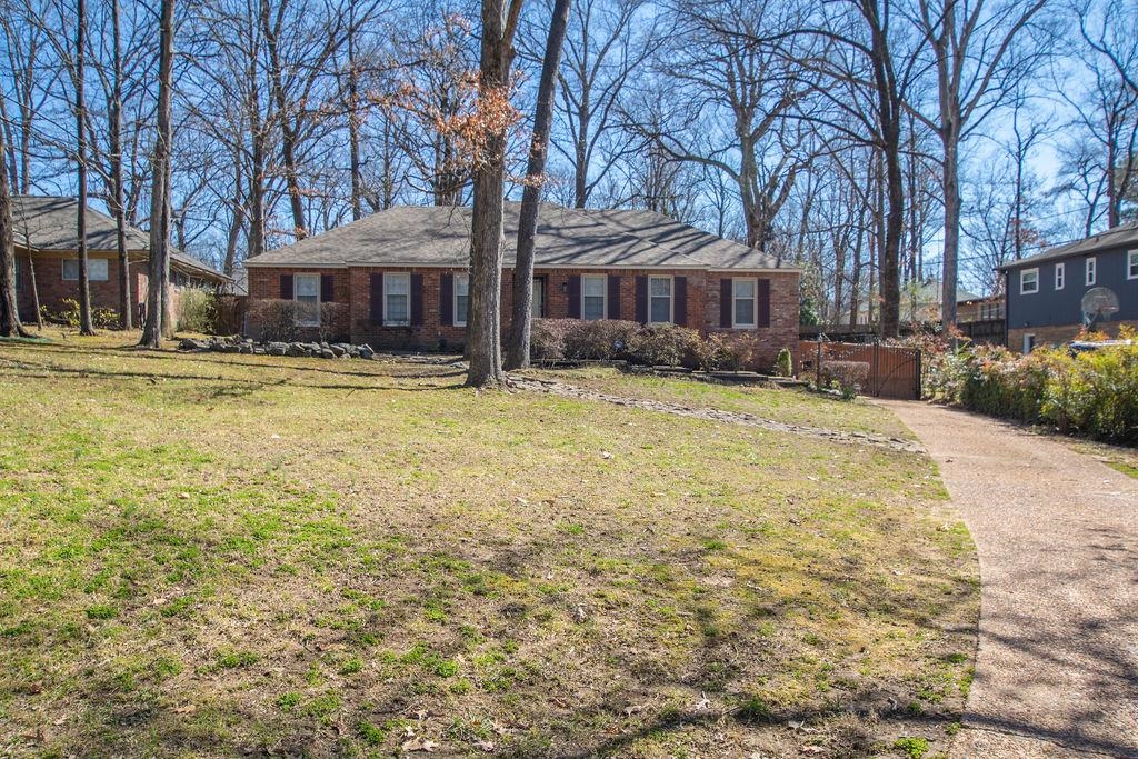 1444 W Crestwood Dr Property Photo 1