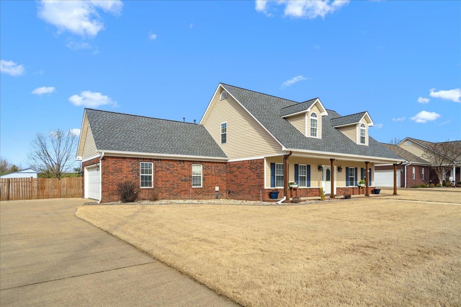 308 Windy Oaks Dr Property Photo 1
