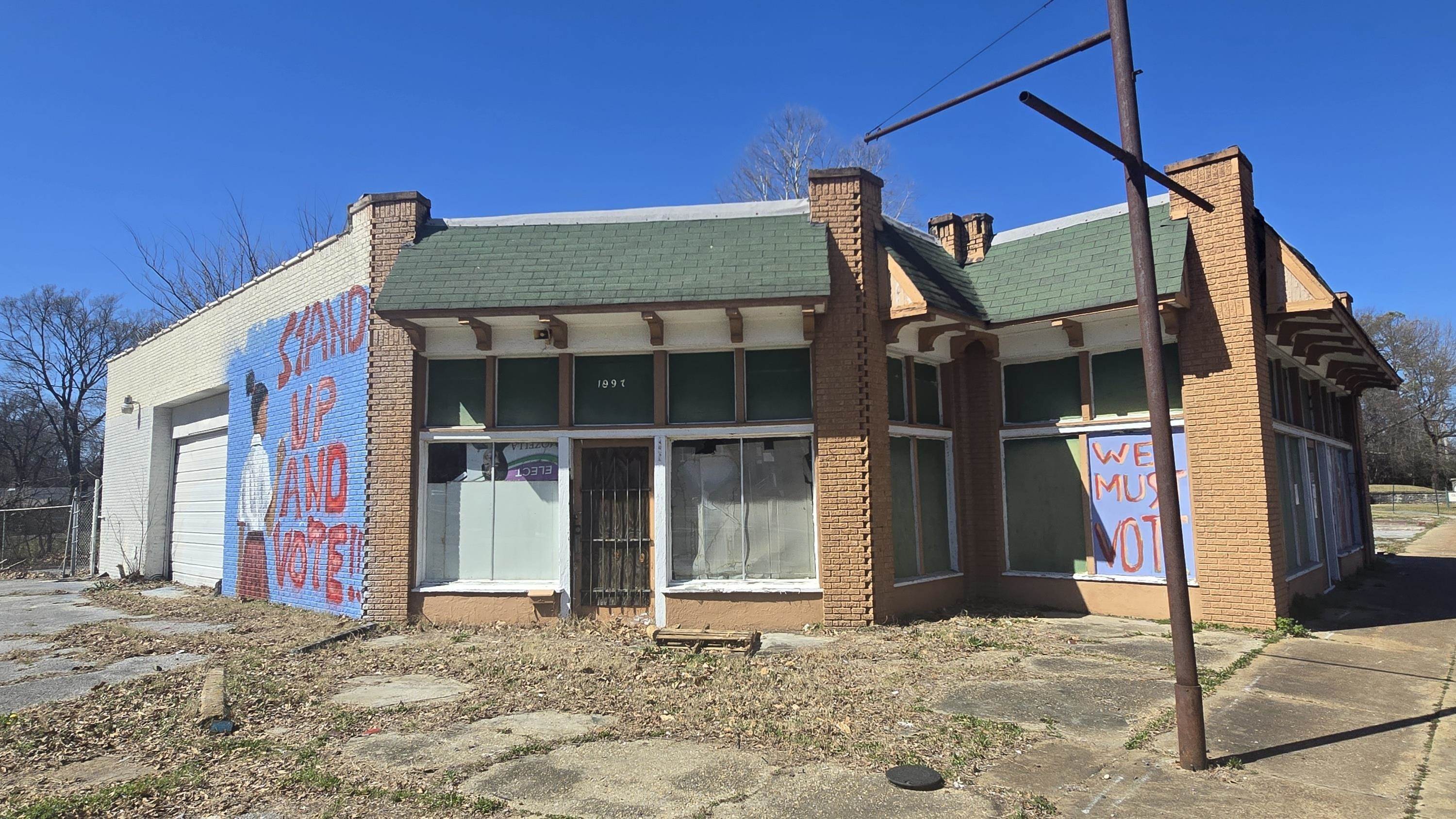 1883 Lamar Ave Property Photo 1