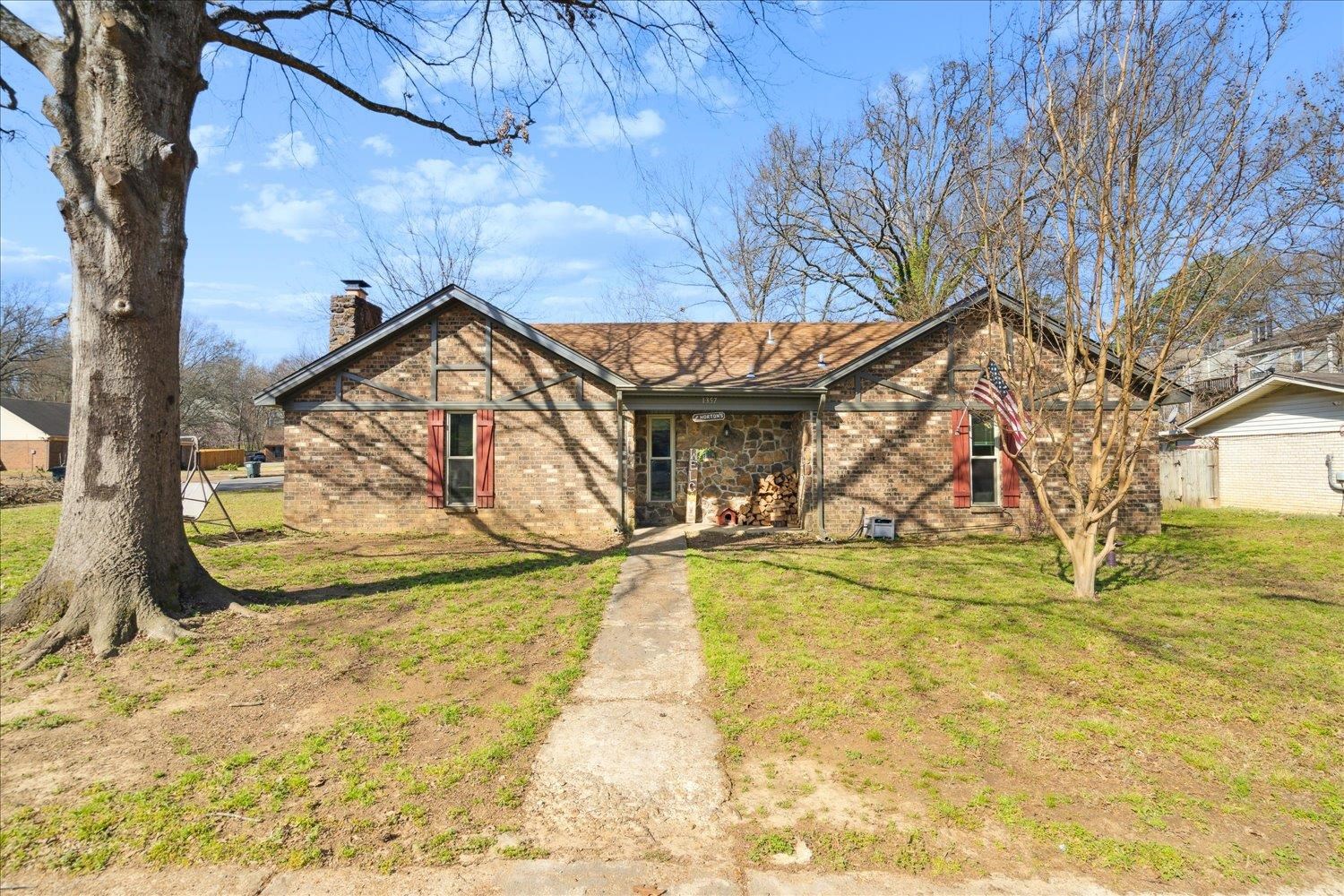 1357 Greenland Rd Property Photo 1