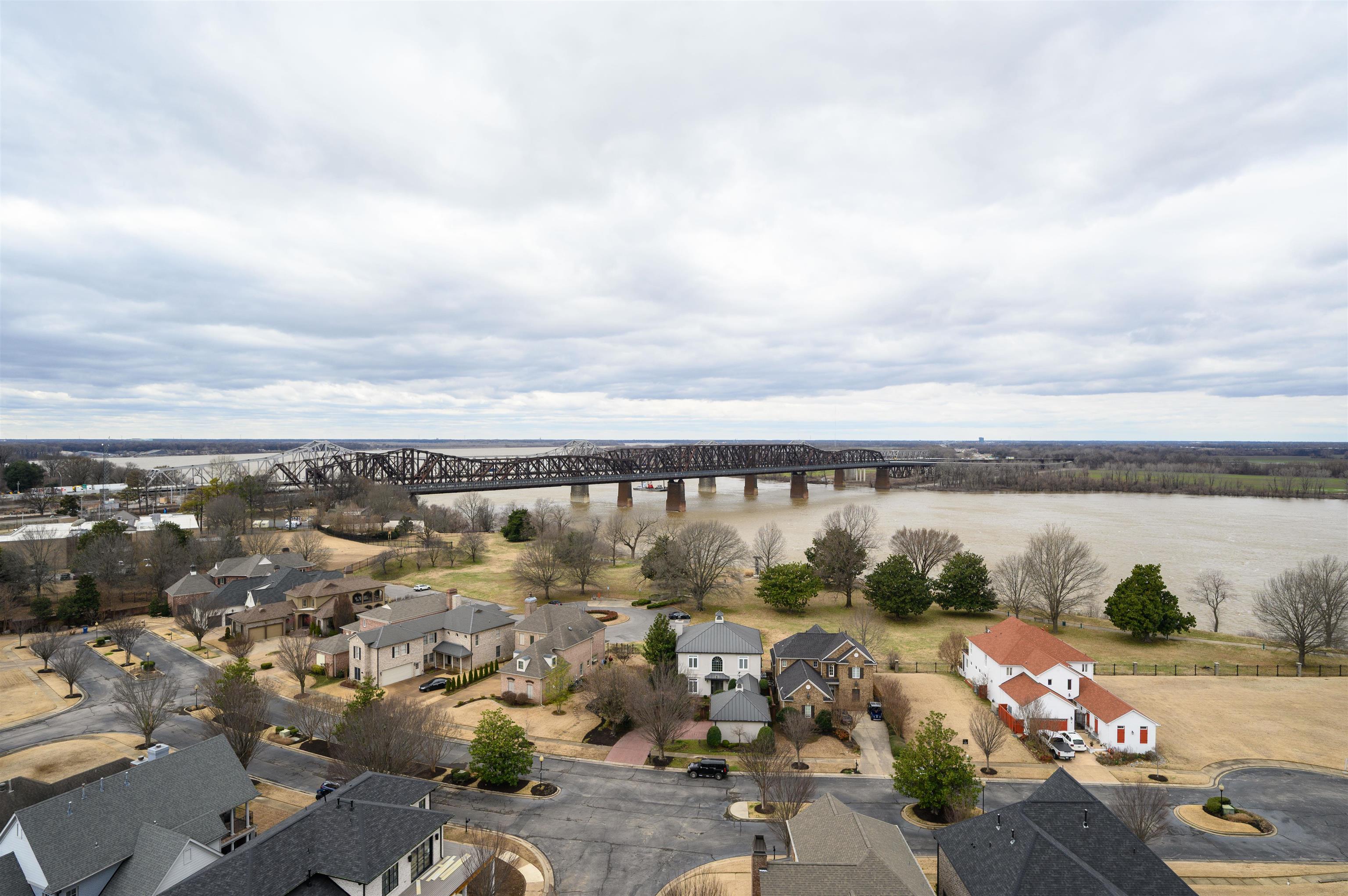717 Riverside Dr 1205 Property Photo 1