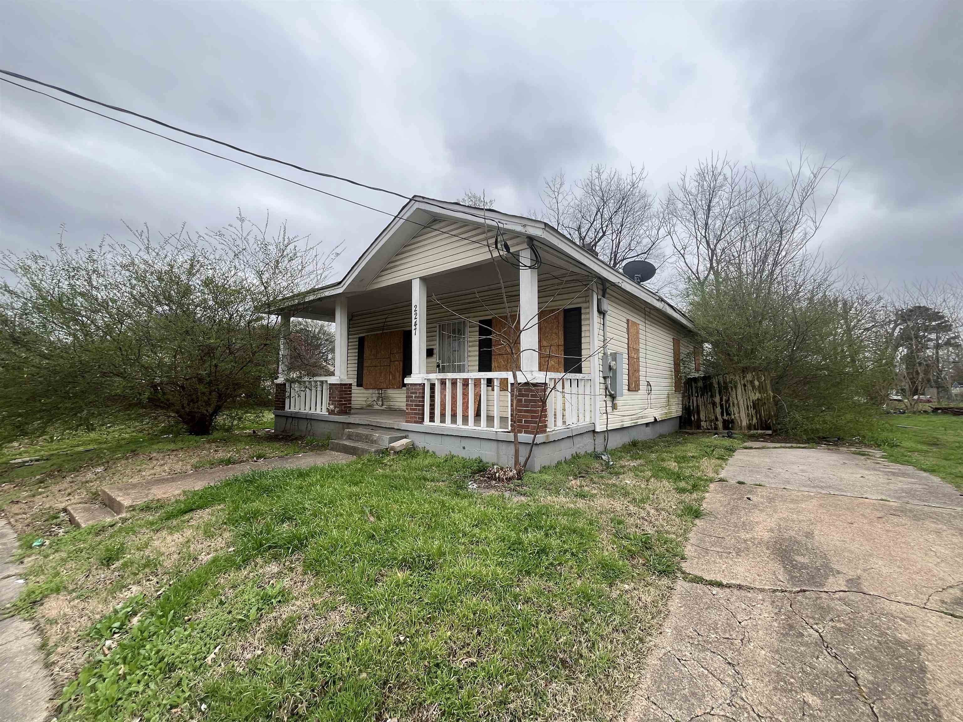 2247 Clayton Ave Property Photo 1