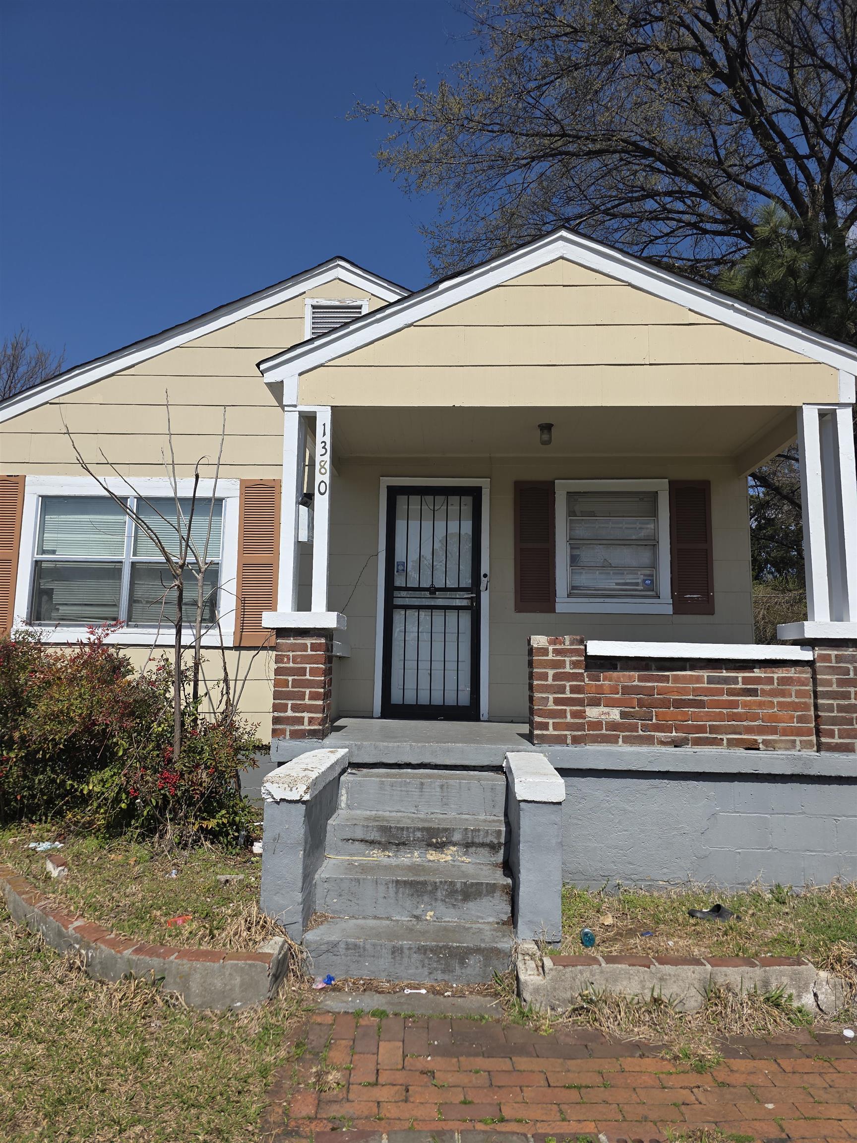 1380 Gill Ave Property Photo 1