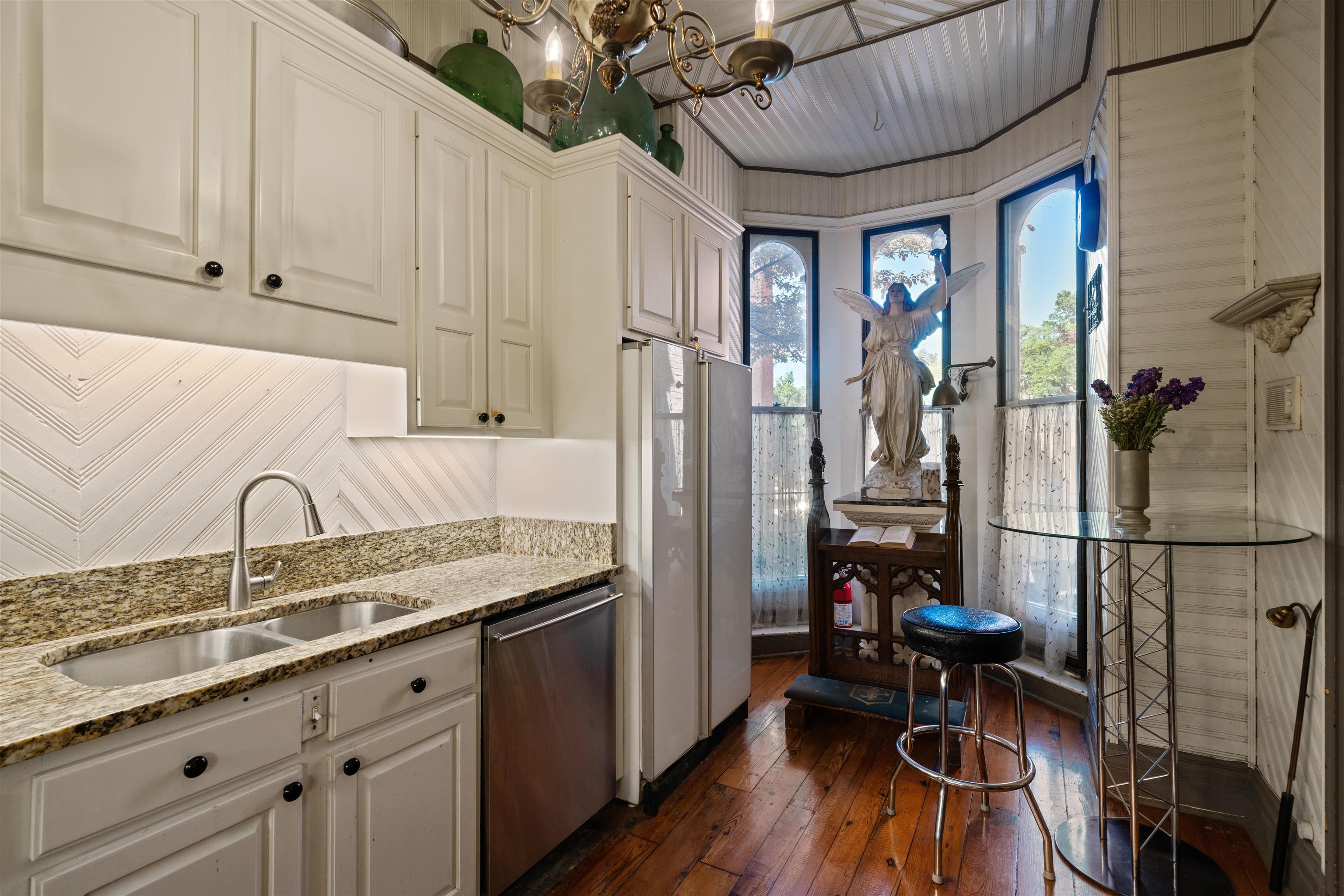 671 Jefferson Ave Property Photo 11