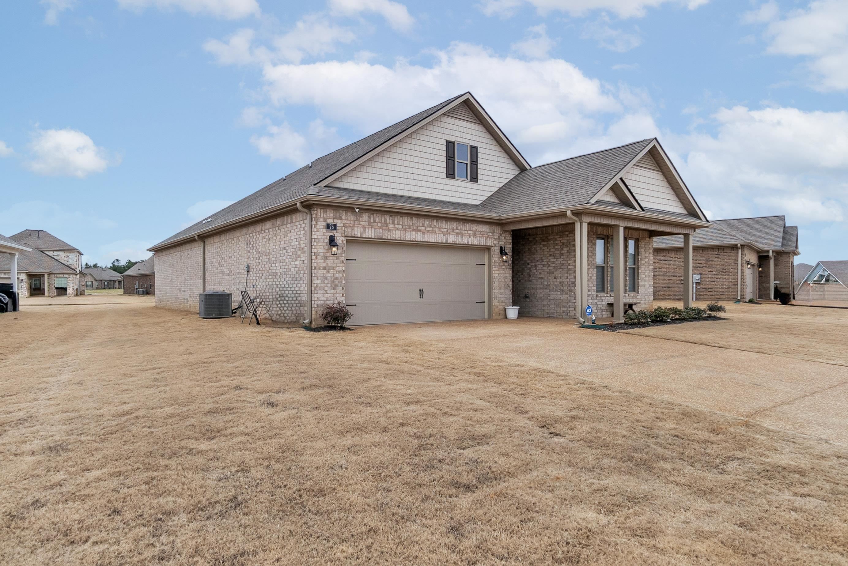 75 Daisy Dr Property Photo 1