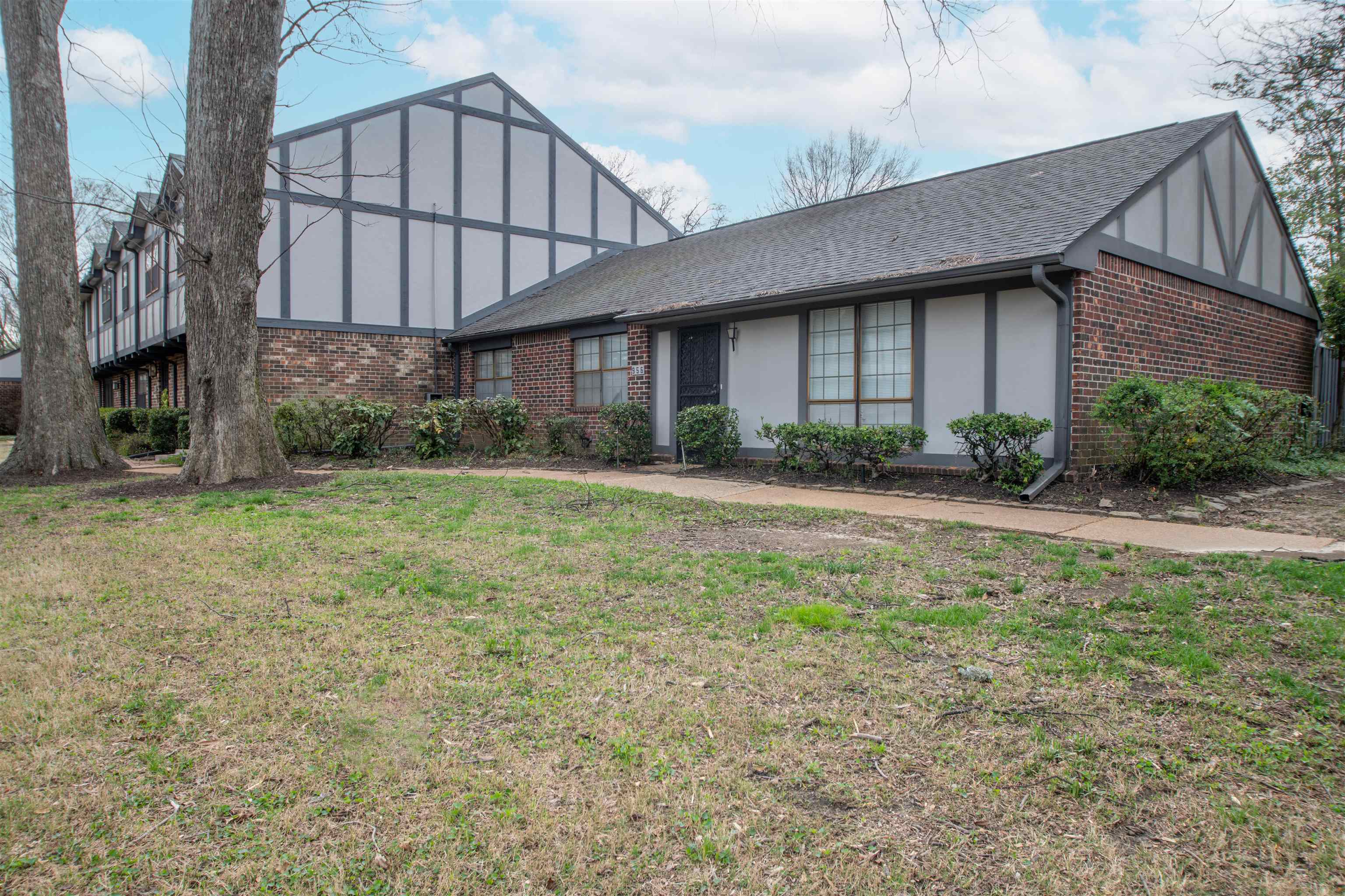 956 Rustling Oaks Cir Property Photo 1