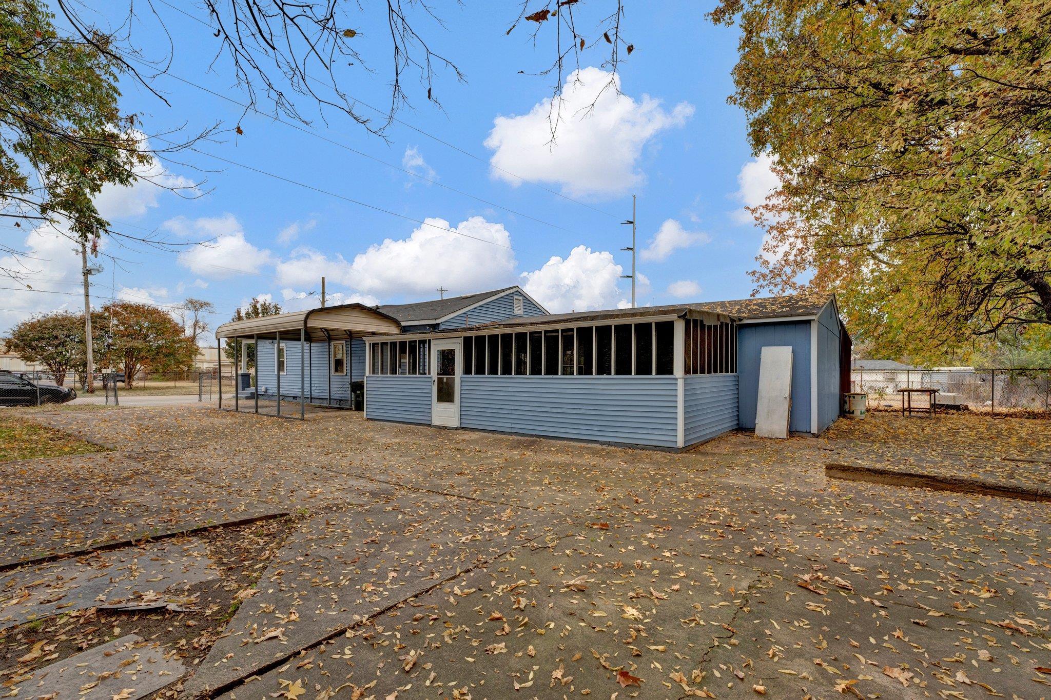 1480 Warford St Property Photo 6