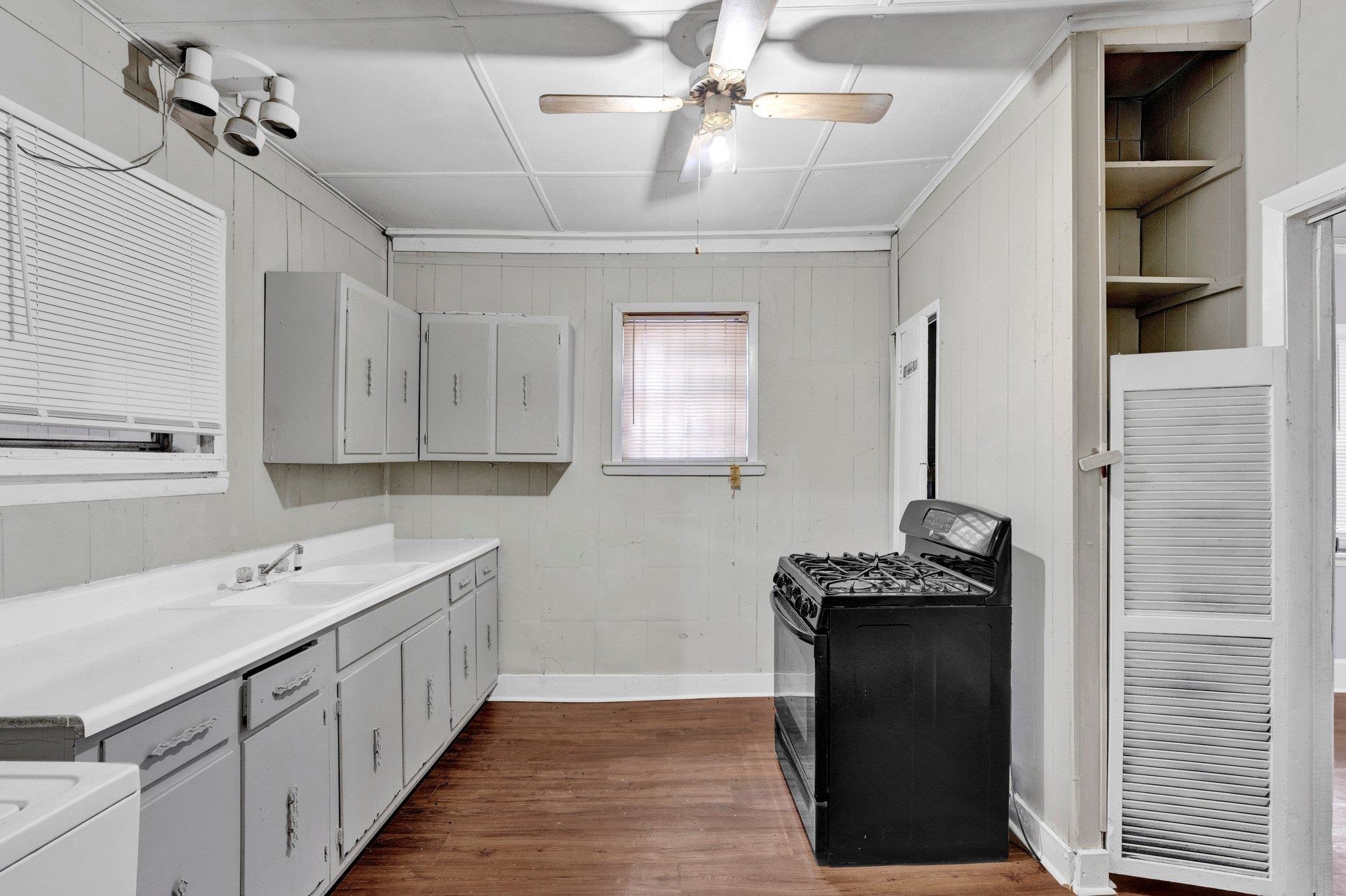 1480 Warford St Property Photo 13