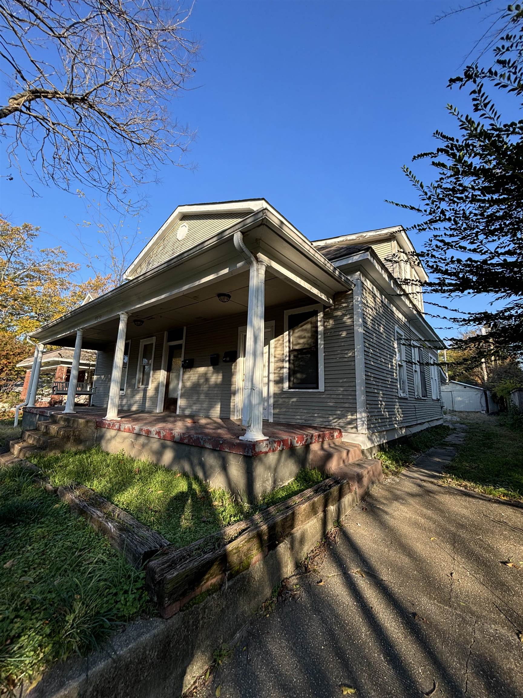 1920 Oliver Ave Property Photo 1