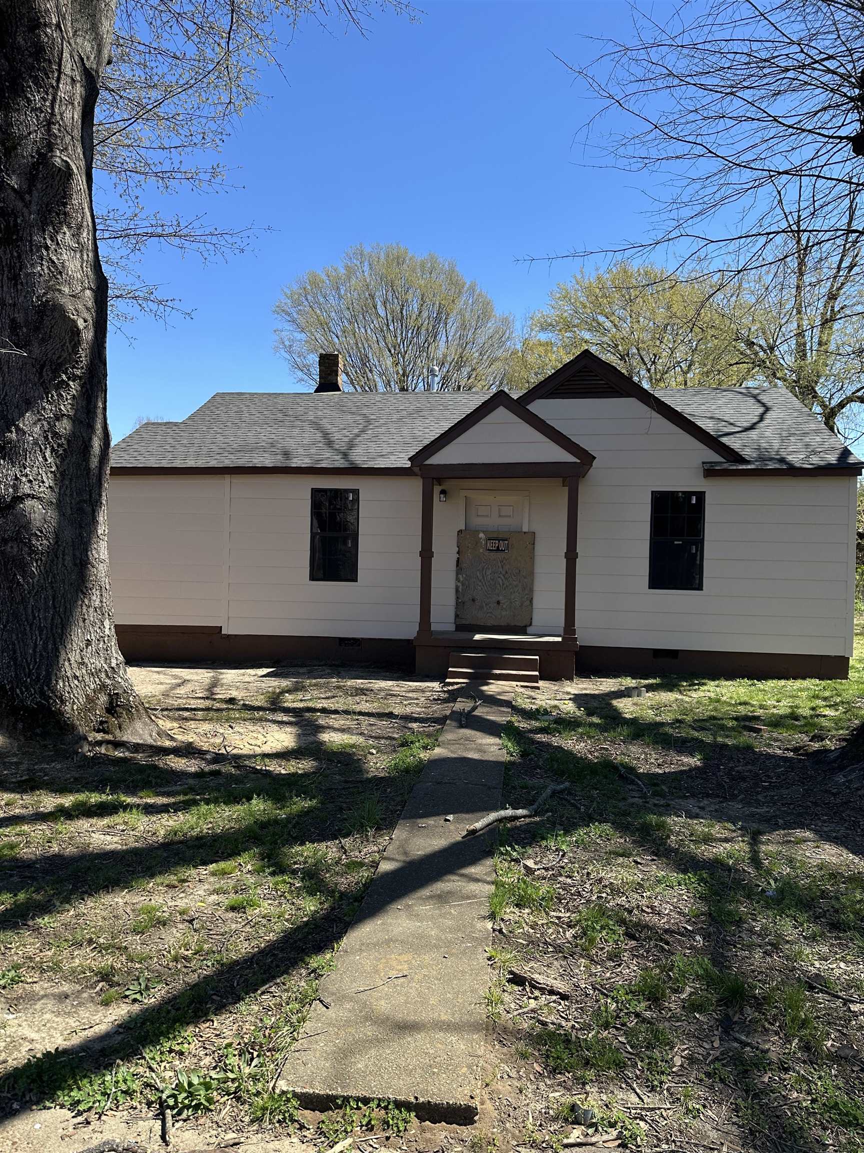 1488 Pendelton St Property Photo 1