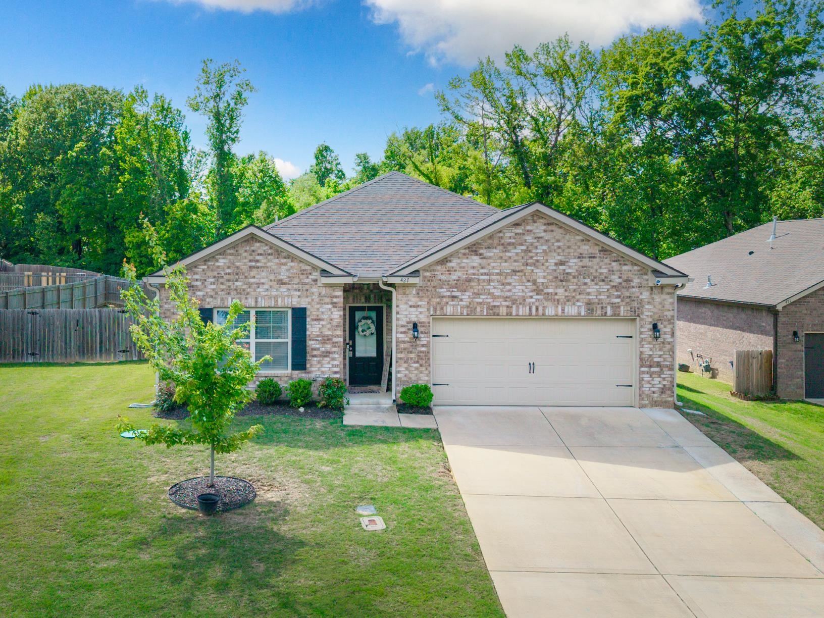 427 Vivian Way Property Photo 1